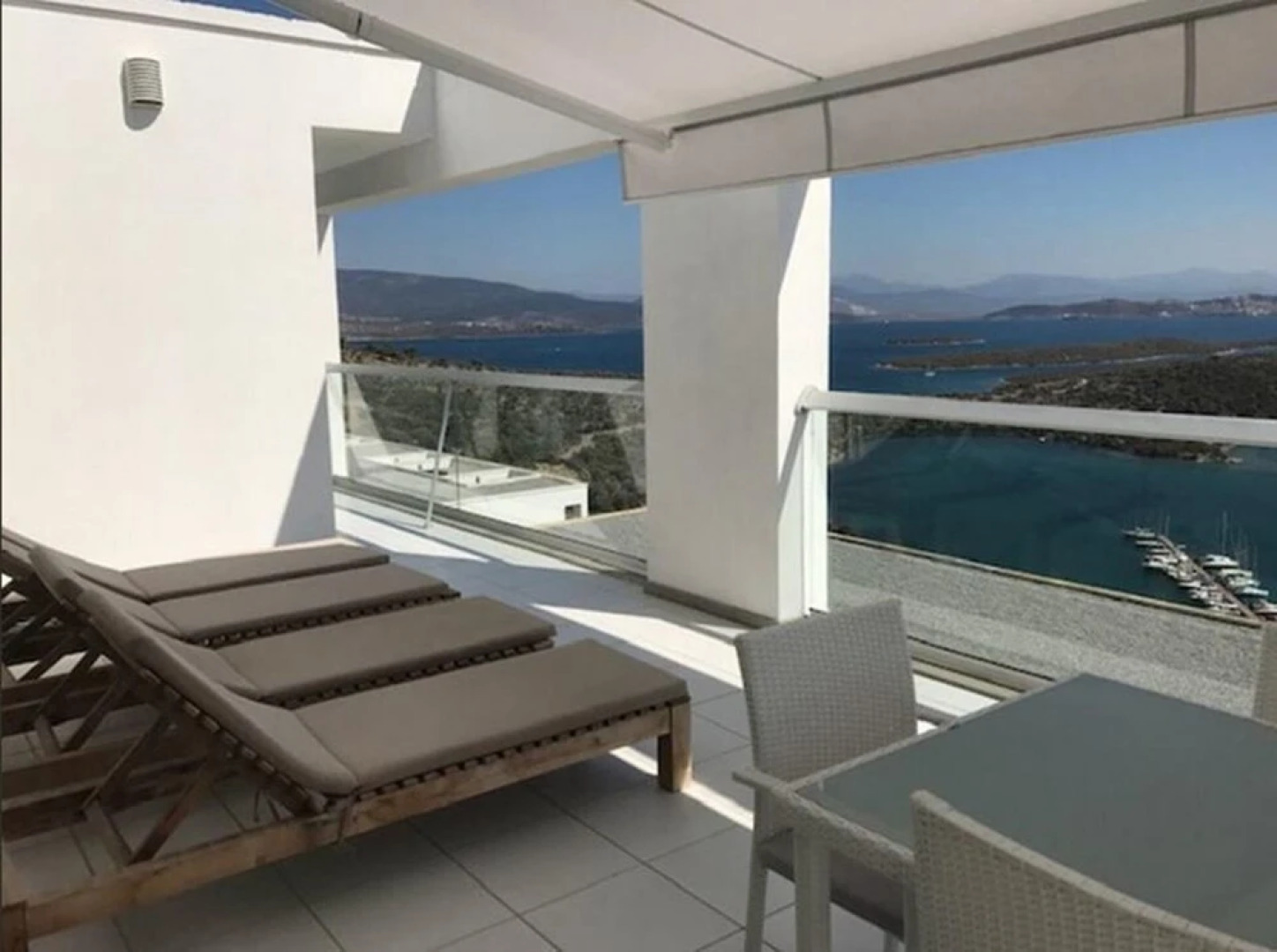 2 Bed Penthouse Apartment With Stunning Sea View
