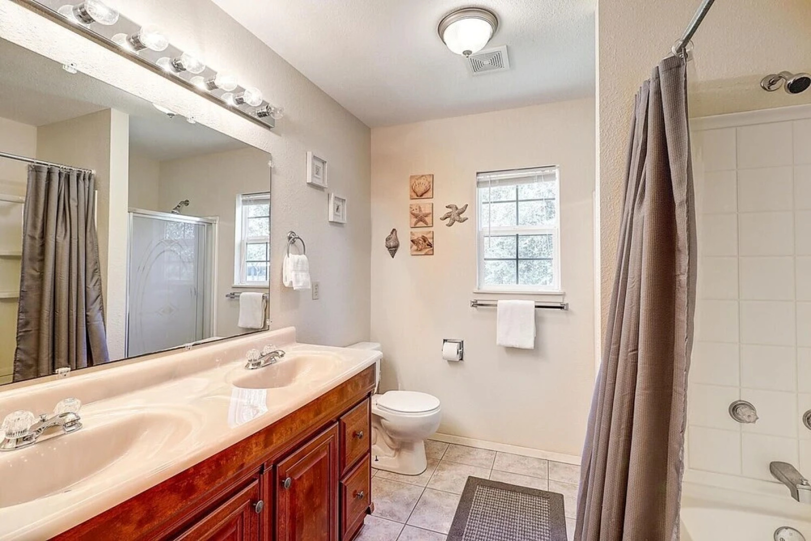 Seashell Memories 2 Bedroom Home by RedAwning