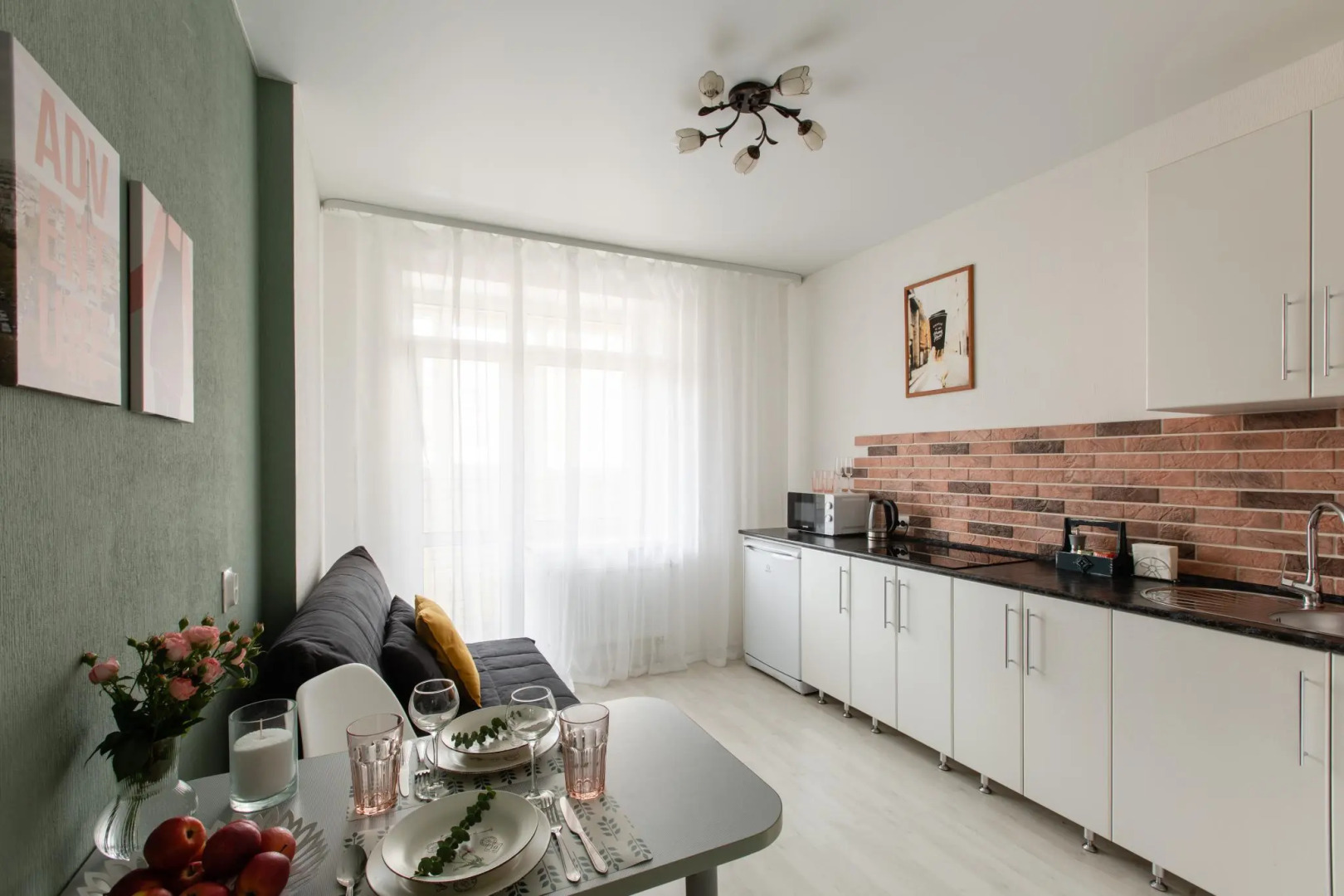 4 Ugla (Четыре угла) на Максима Горького 161