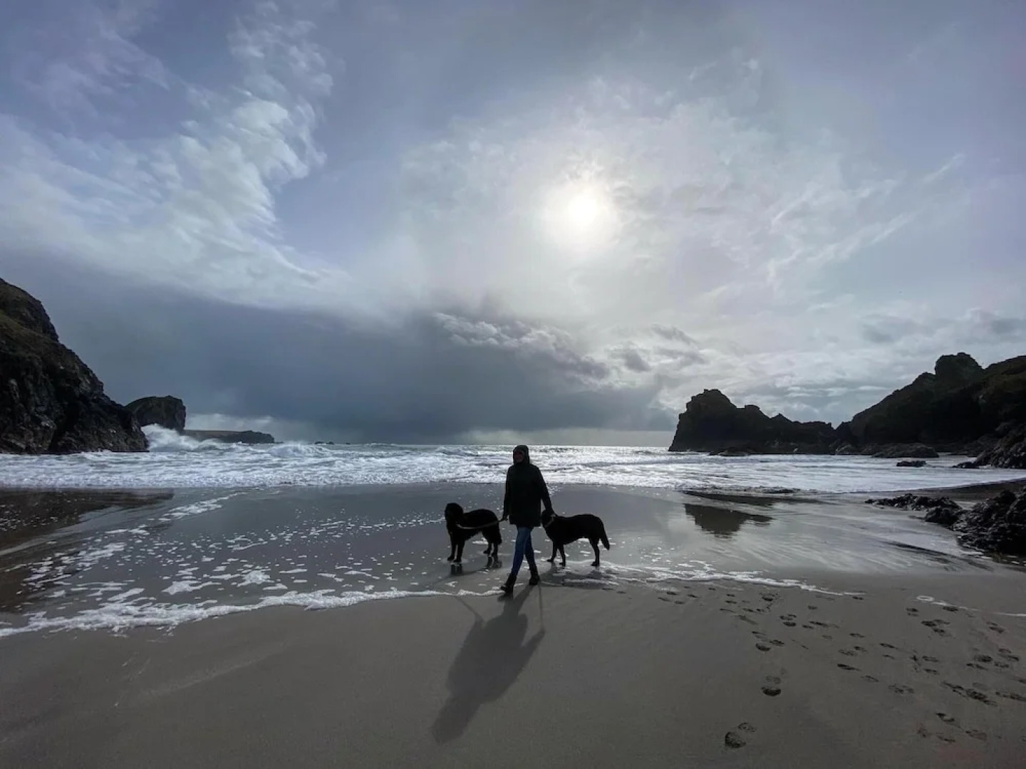 Kitty Unique 60s Caravan set in Pretty Garden