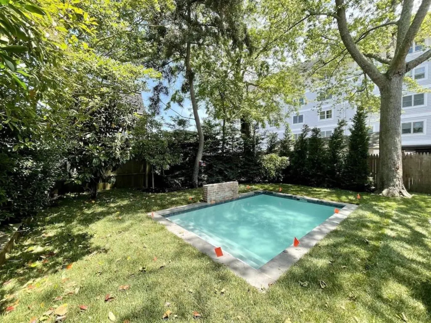Victorian Manor with heated Saltwater Pool on Jackson Street 300ft To Beach Sleeps 18
