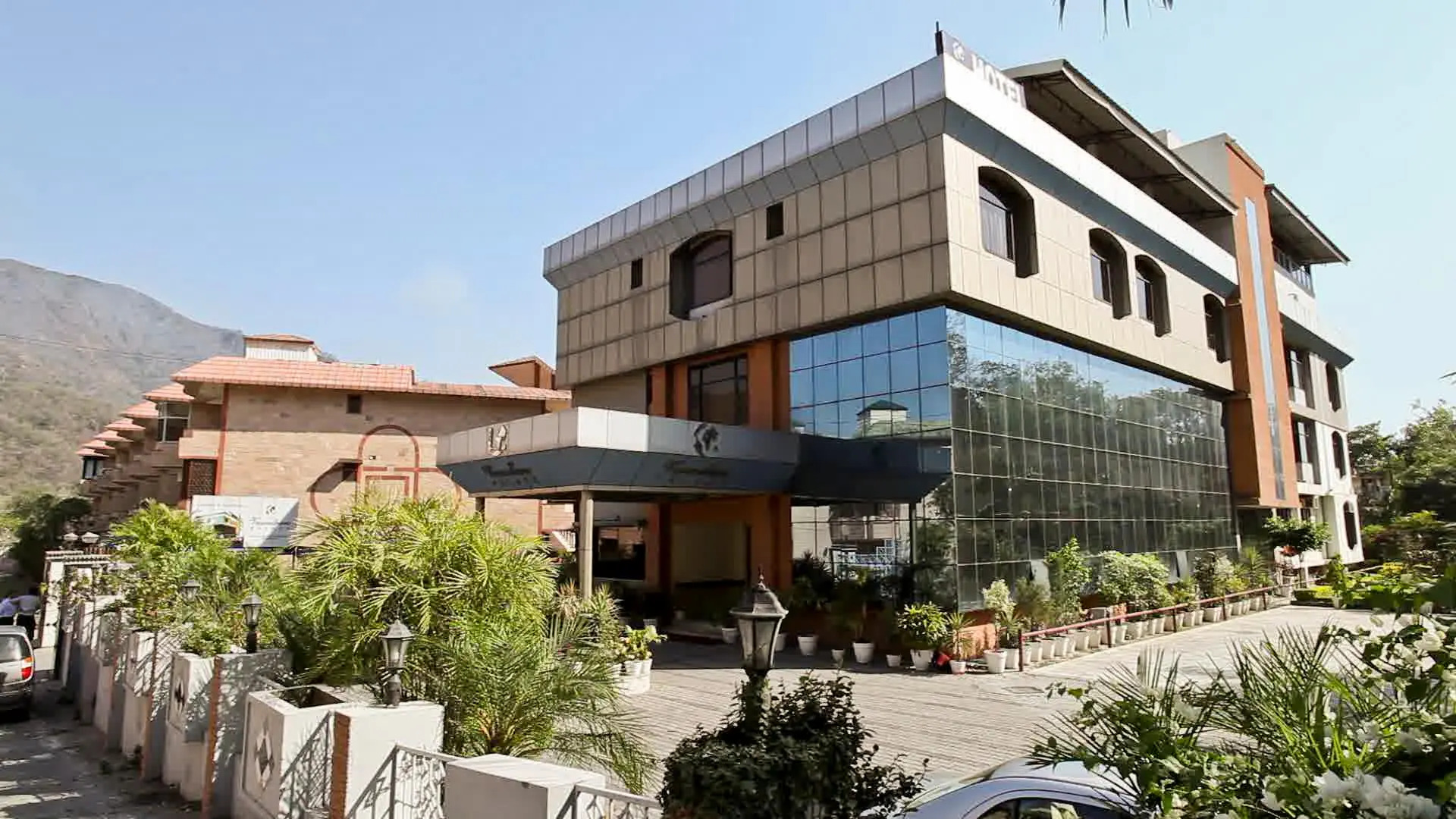 Hotel Vasundhara Palace Rishikesh