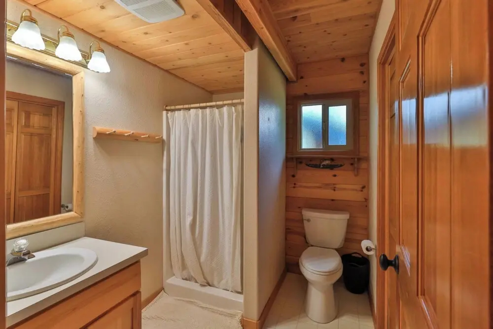 Leavenworth Cabin 3 Mi to Lake Wenatchee: Hot Tub!