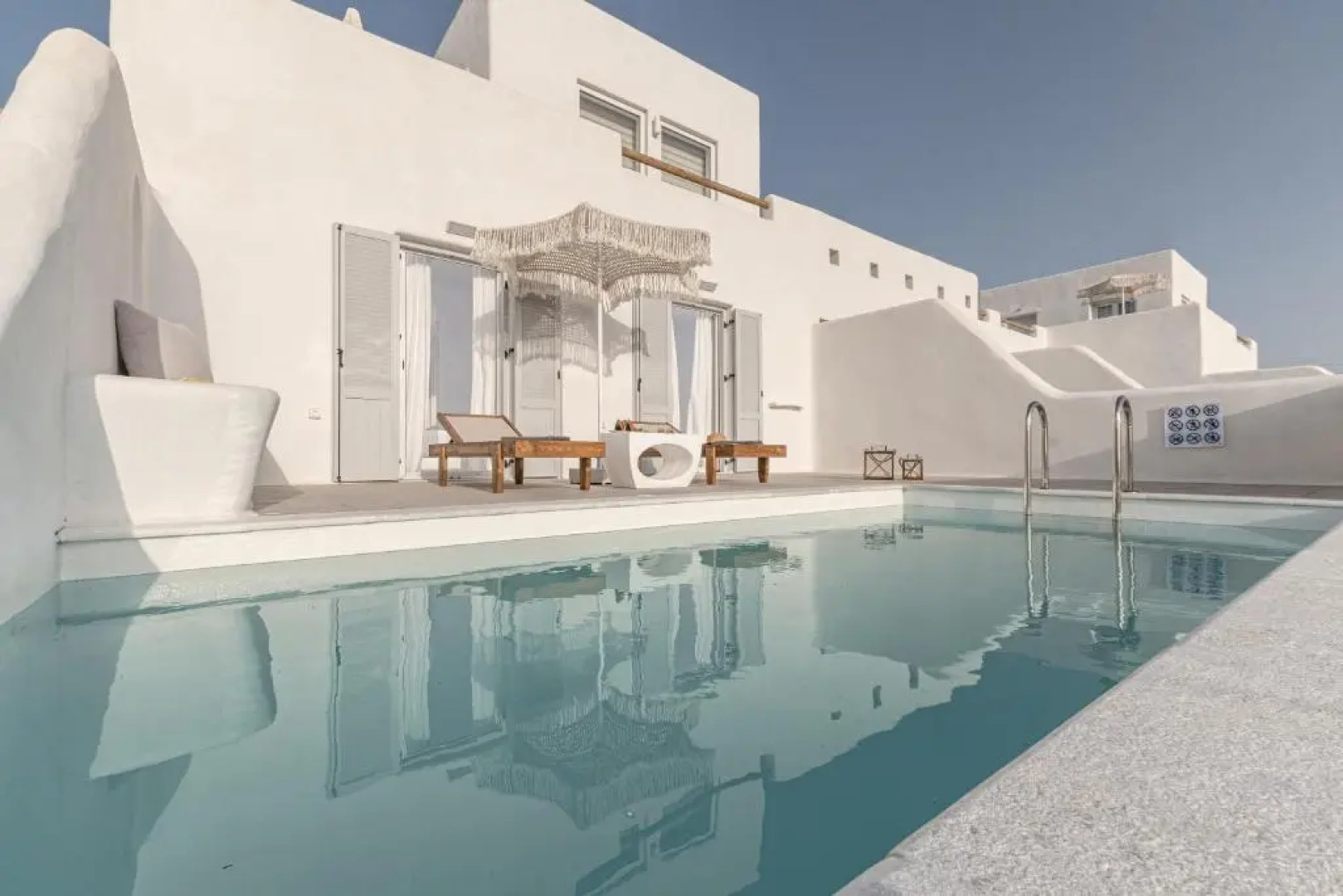 Ariadne's Crown Suites