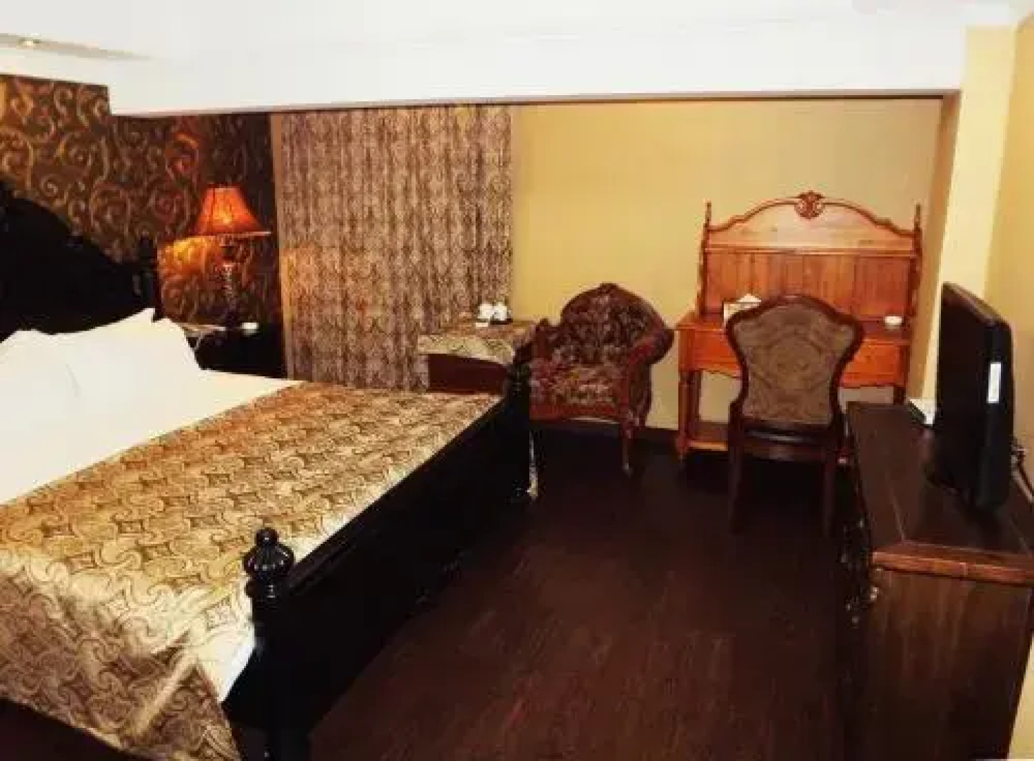 Tongling Louis Castle Inn