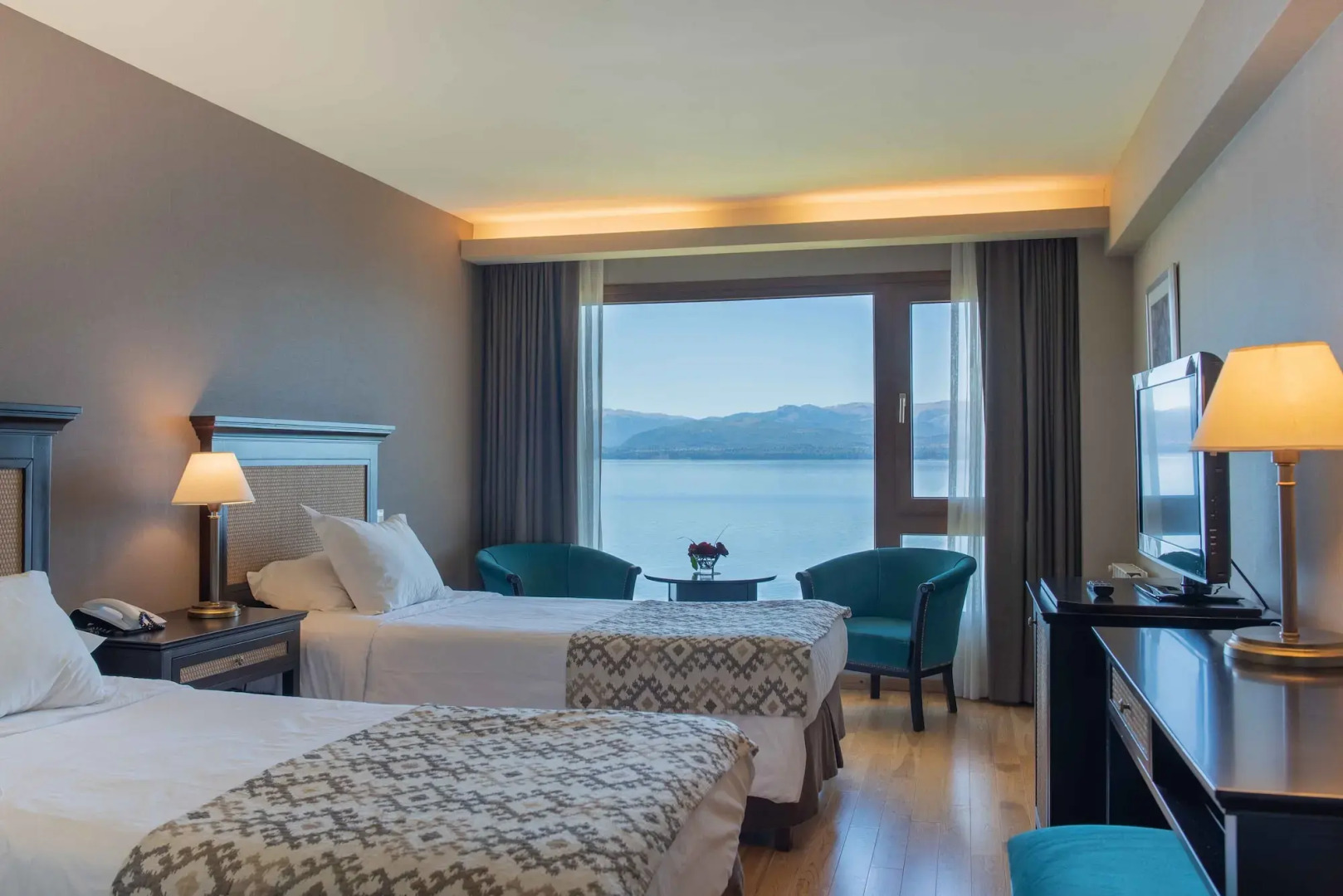 Cacique Inacayal Lake & Spa Hotel