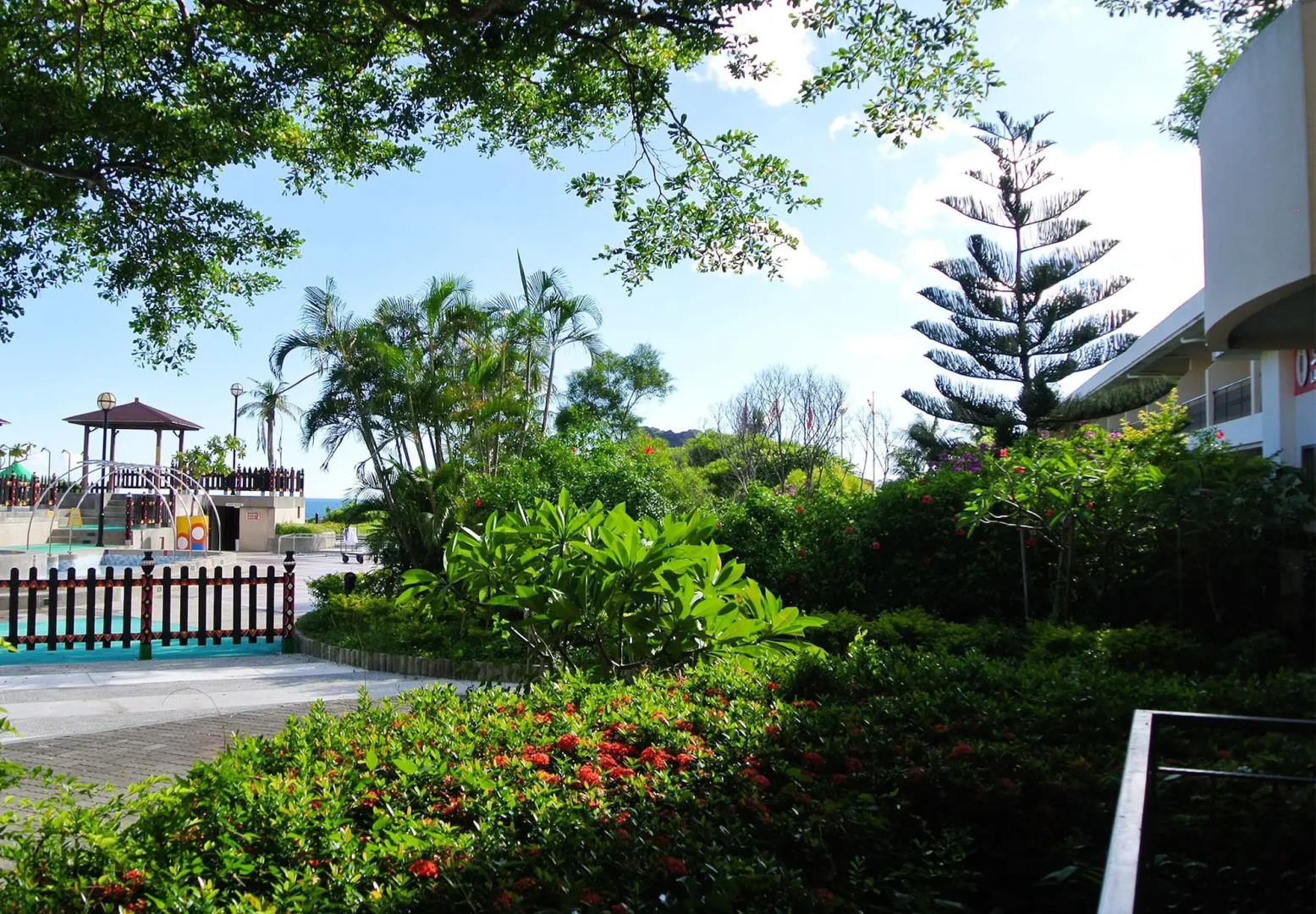 Howard Kenting Wonder House