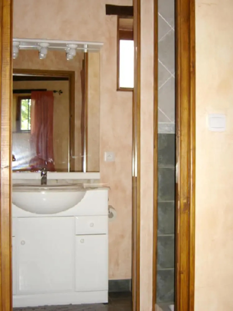 House With 2 Bedrooms in Anneyron, With Enclosed Garden and Wifi