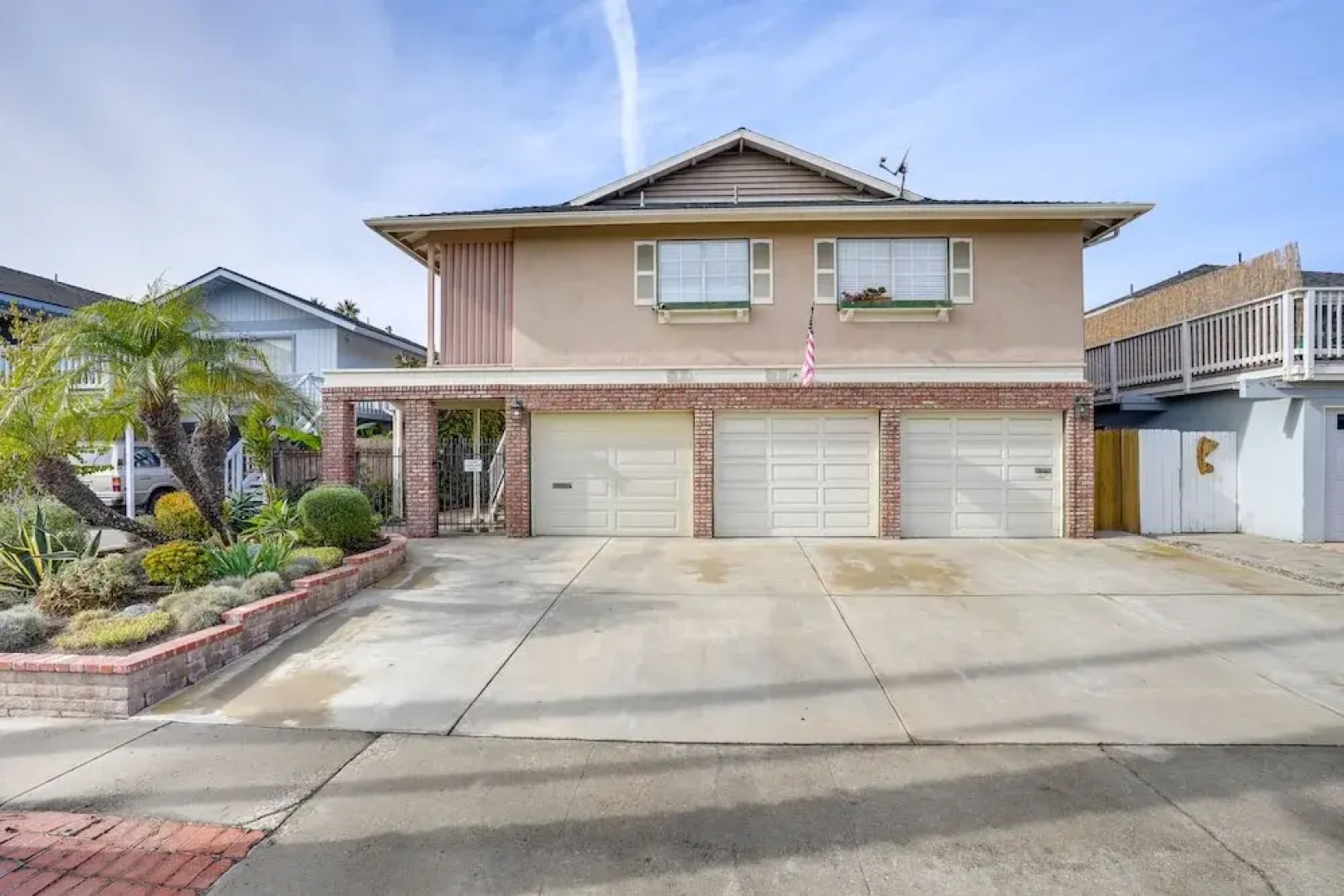 Viva Ventura: Duplex With Patio - Walk to Beach!