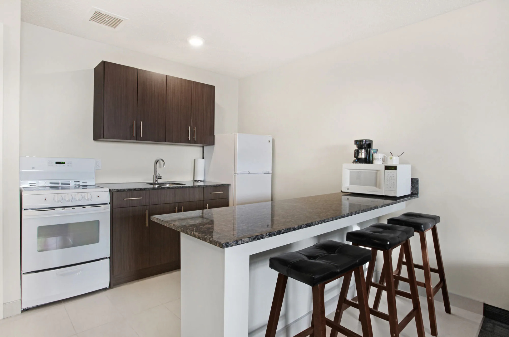 Guest House Inn & Suites