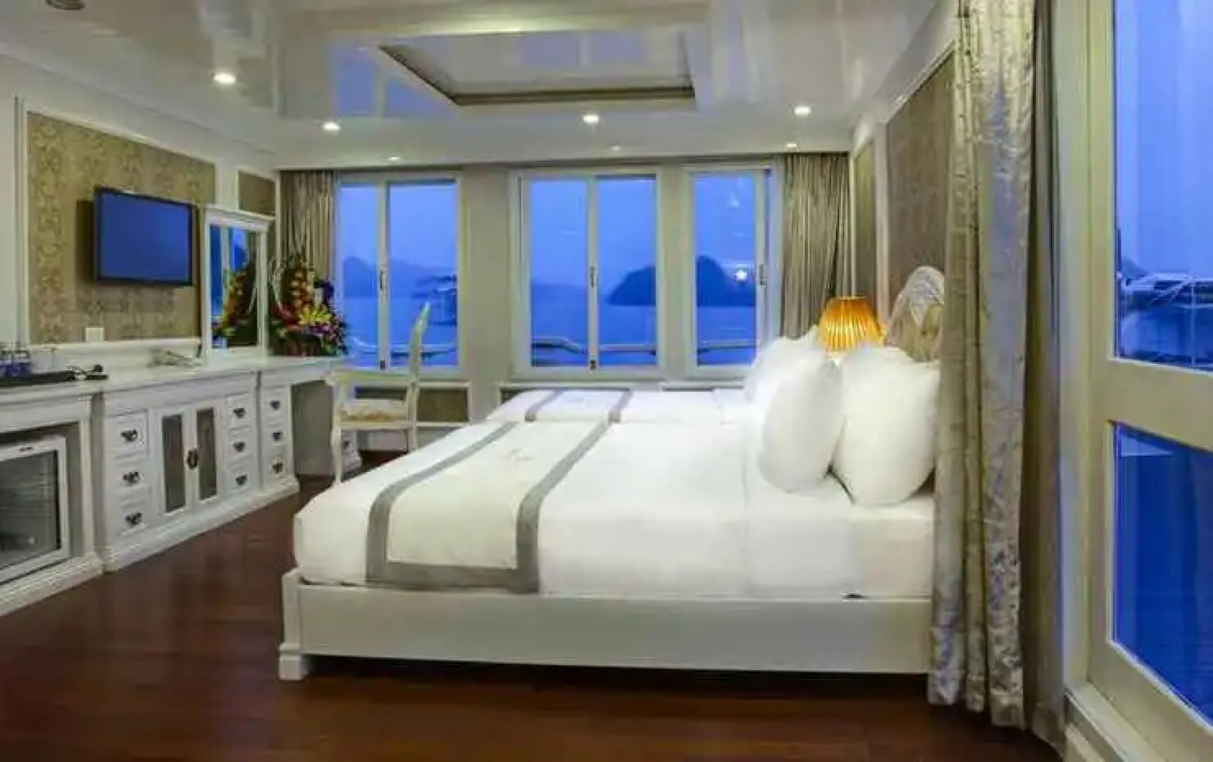 Signature Halong Cruise