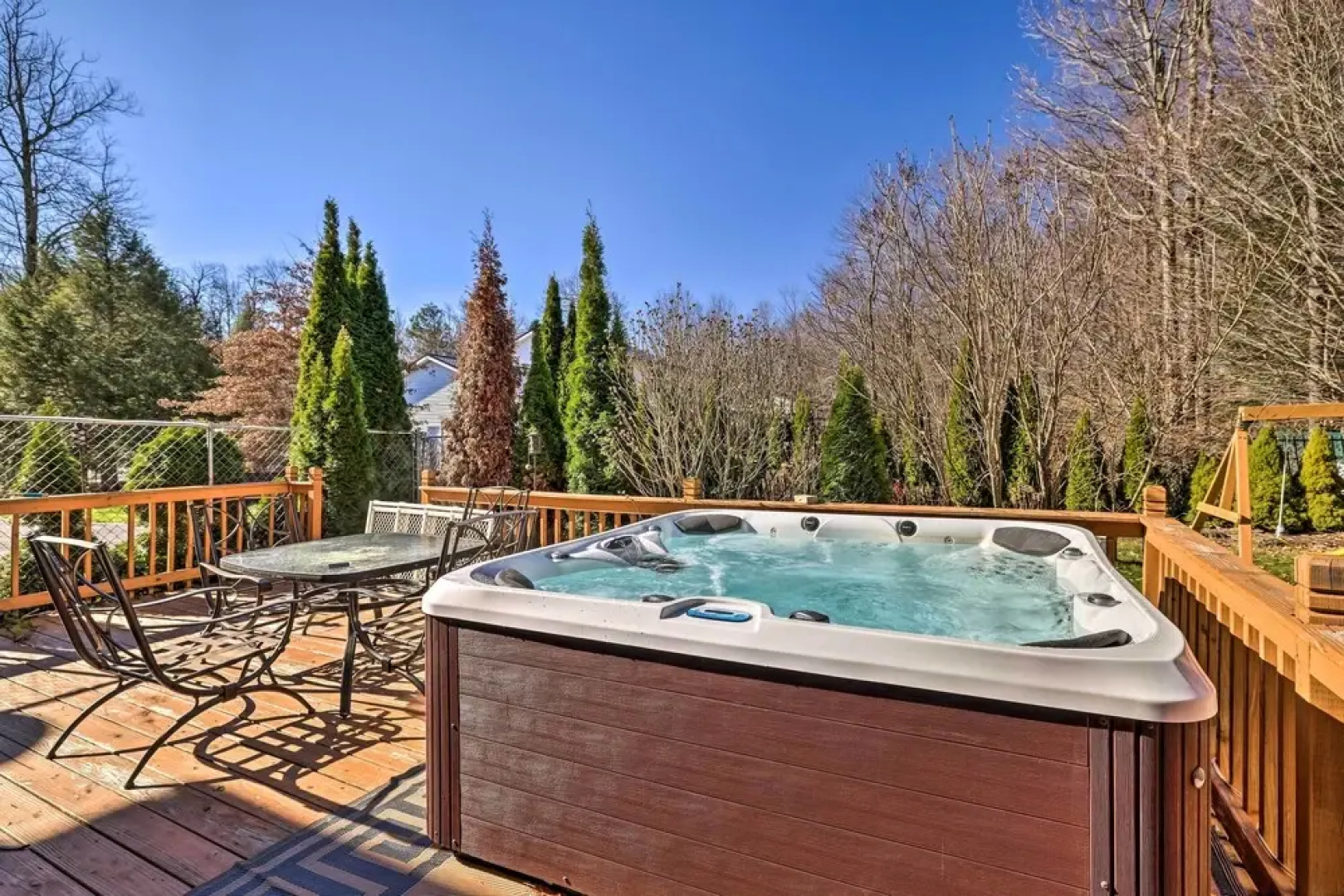 Long Pond Hideaway W/ Deck + Private Hot Tub!