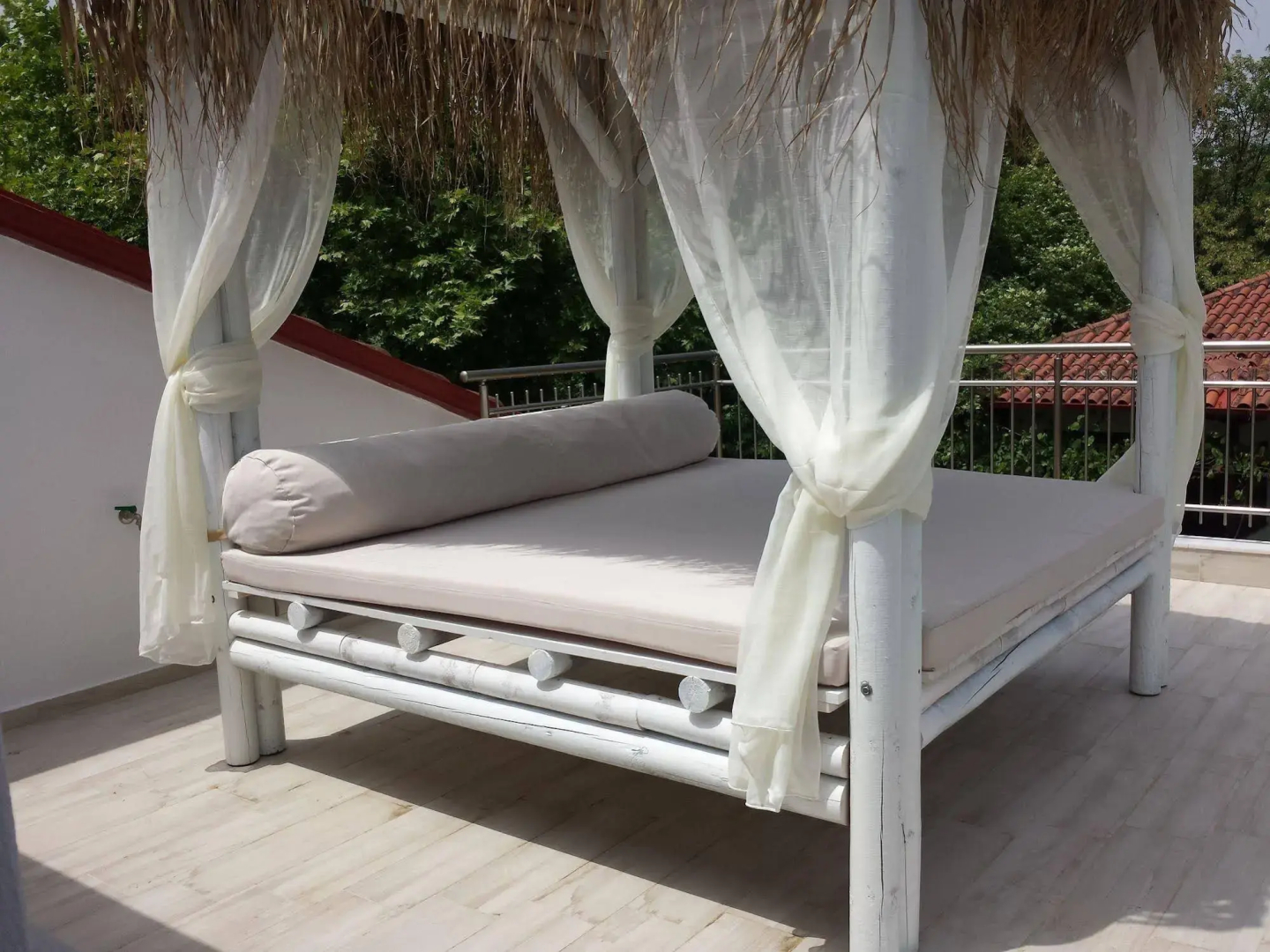 Studios & Apartments Efrosini