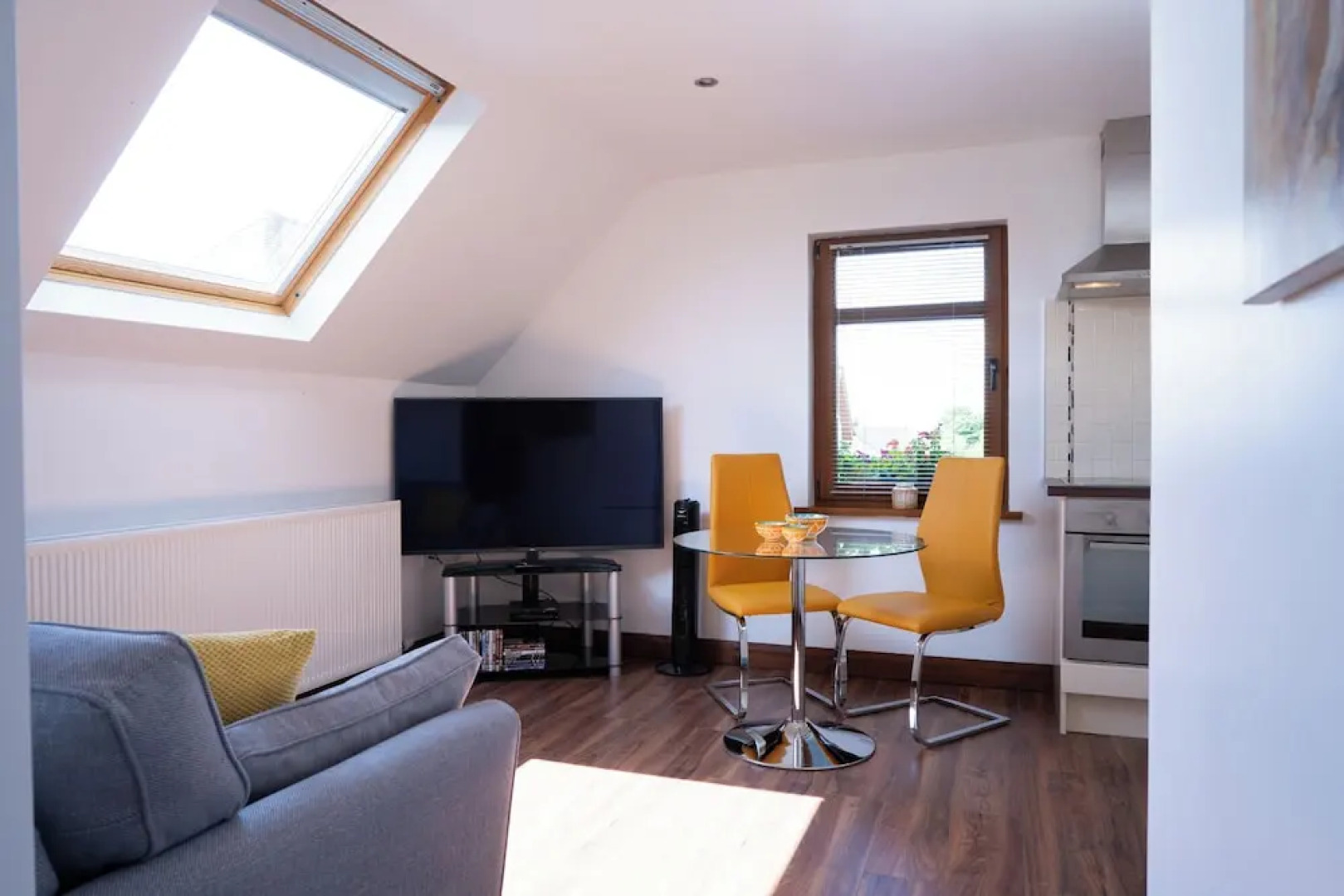 Limavady Cherry Tree Apartment, Sleeps 2 & Parking
