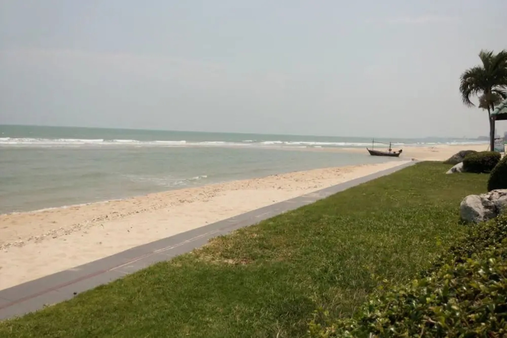 Cha-Am Grand Condotel by Frank