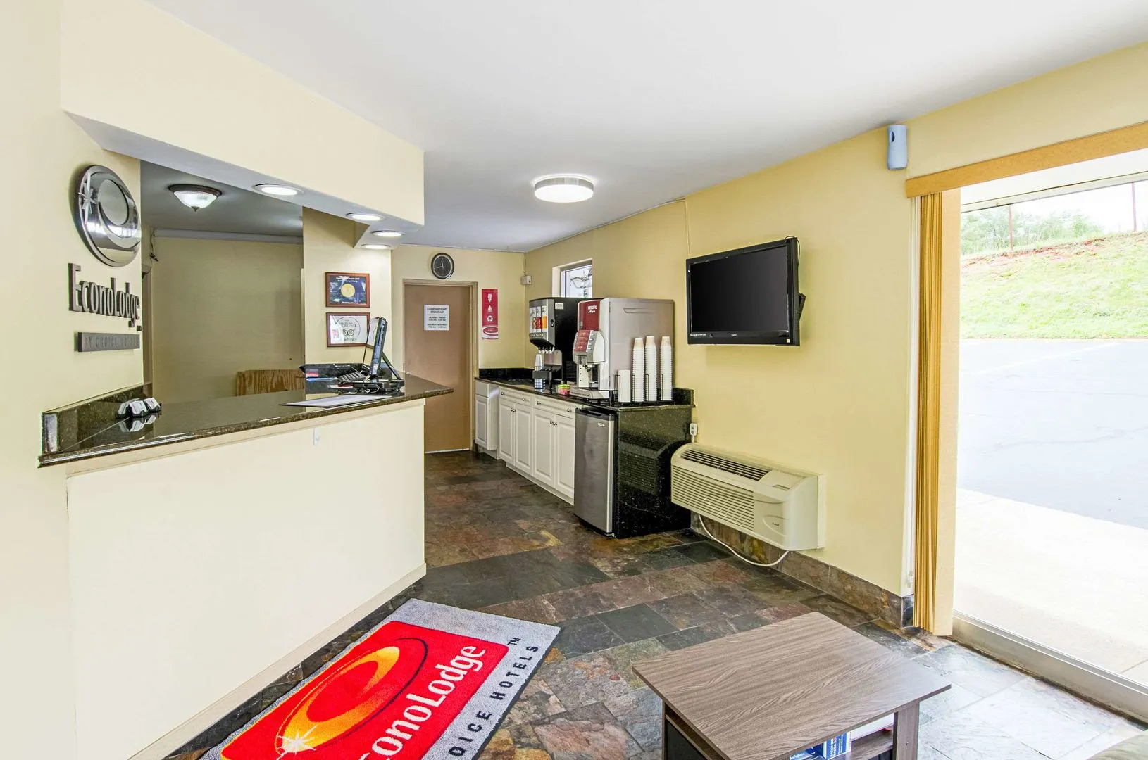 Brentwood Inn & Suites