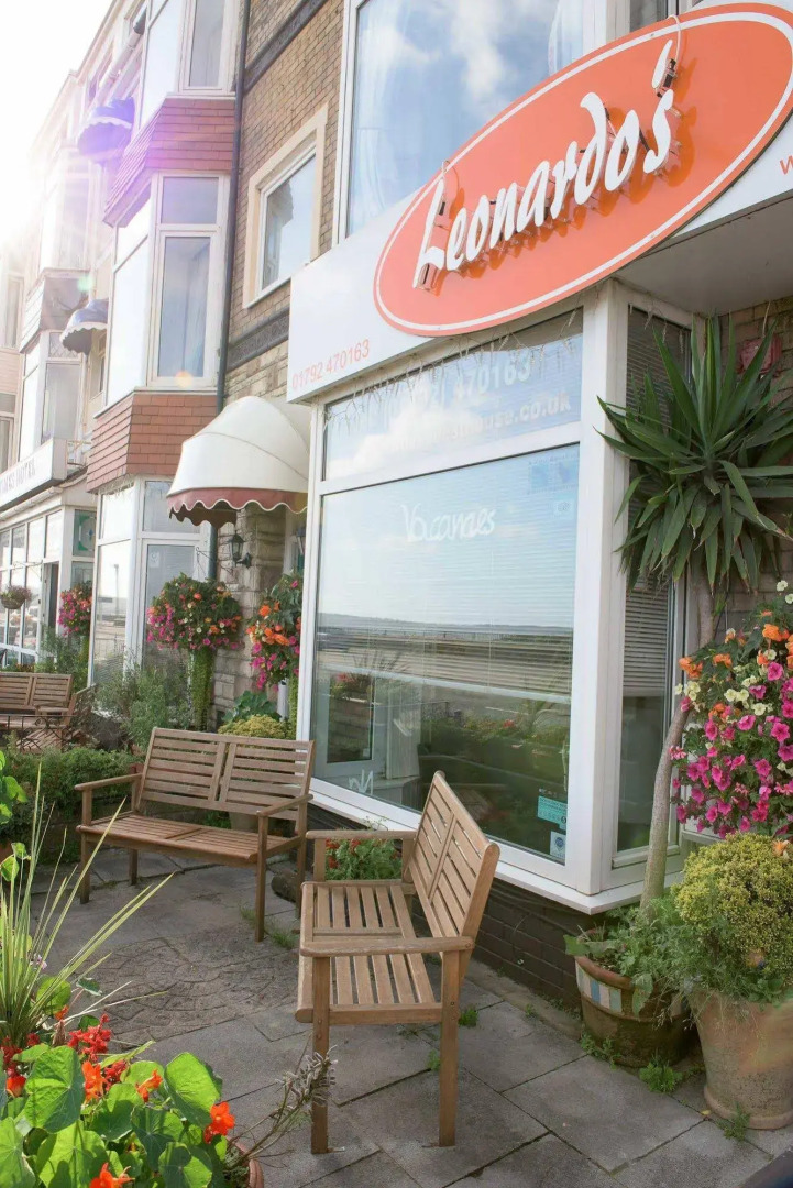 Leonardo's Guest House