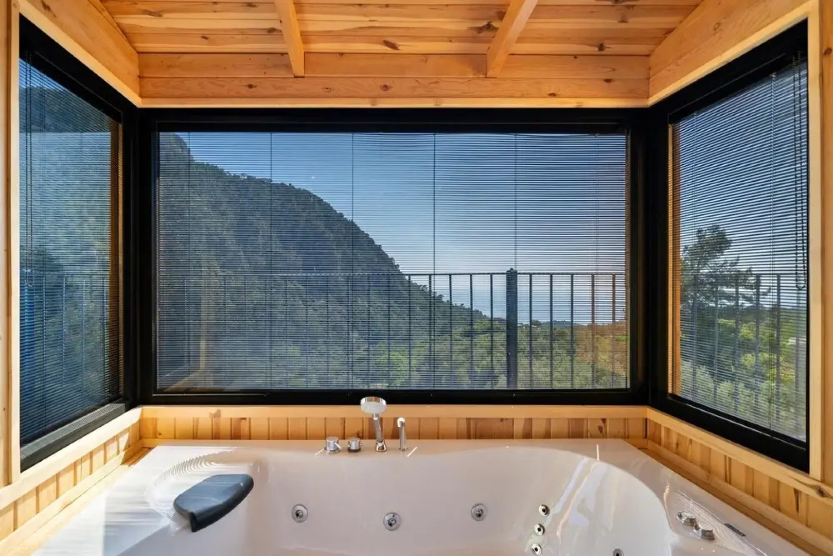 Honeymoon Bungalow With Private Pool and Sea View