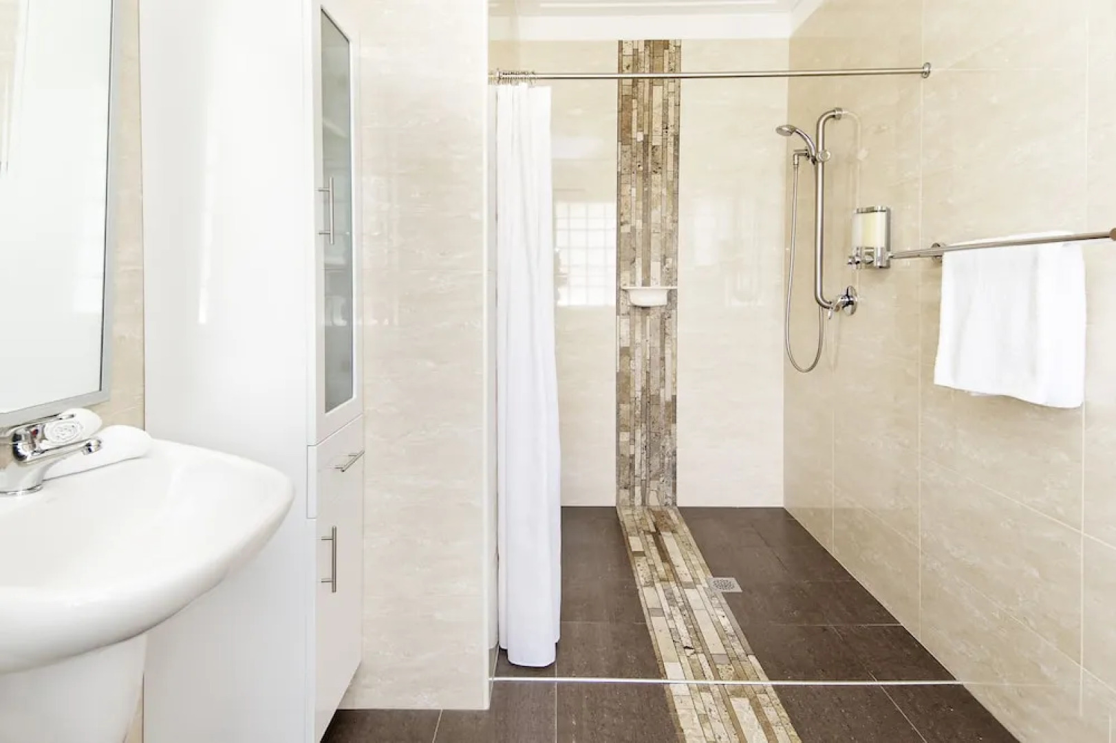 Kickenback Chalet - Contemporary chalet in the heart of Crackenback