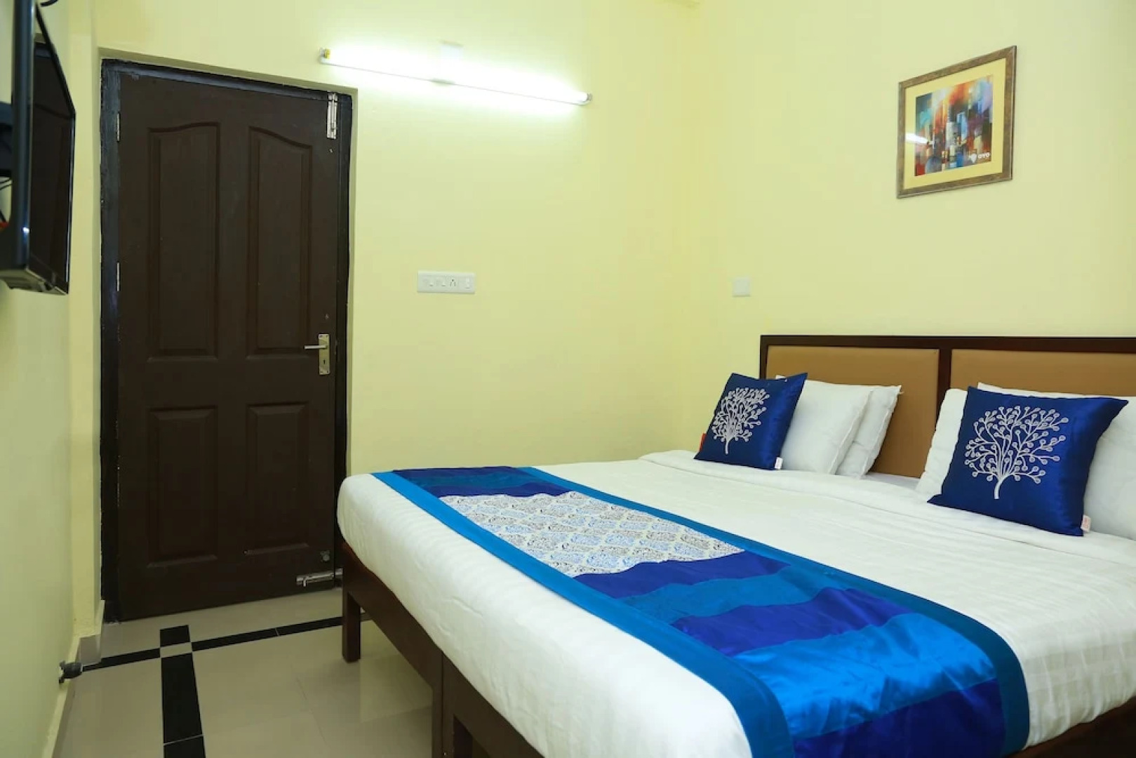 OYO 8273 Diamond Inn