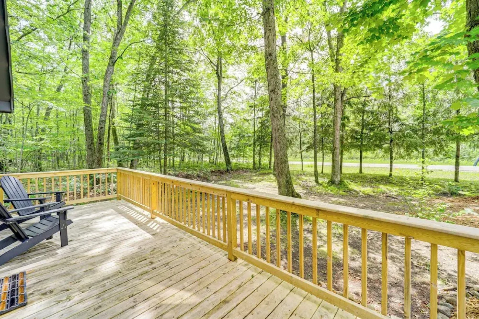 Roscommon Chalet w/ Hot Tub Near Higgins Lake!