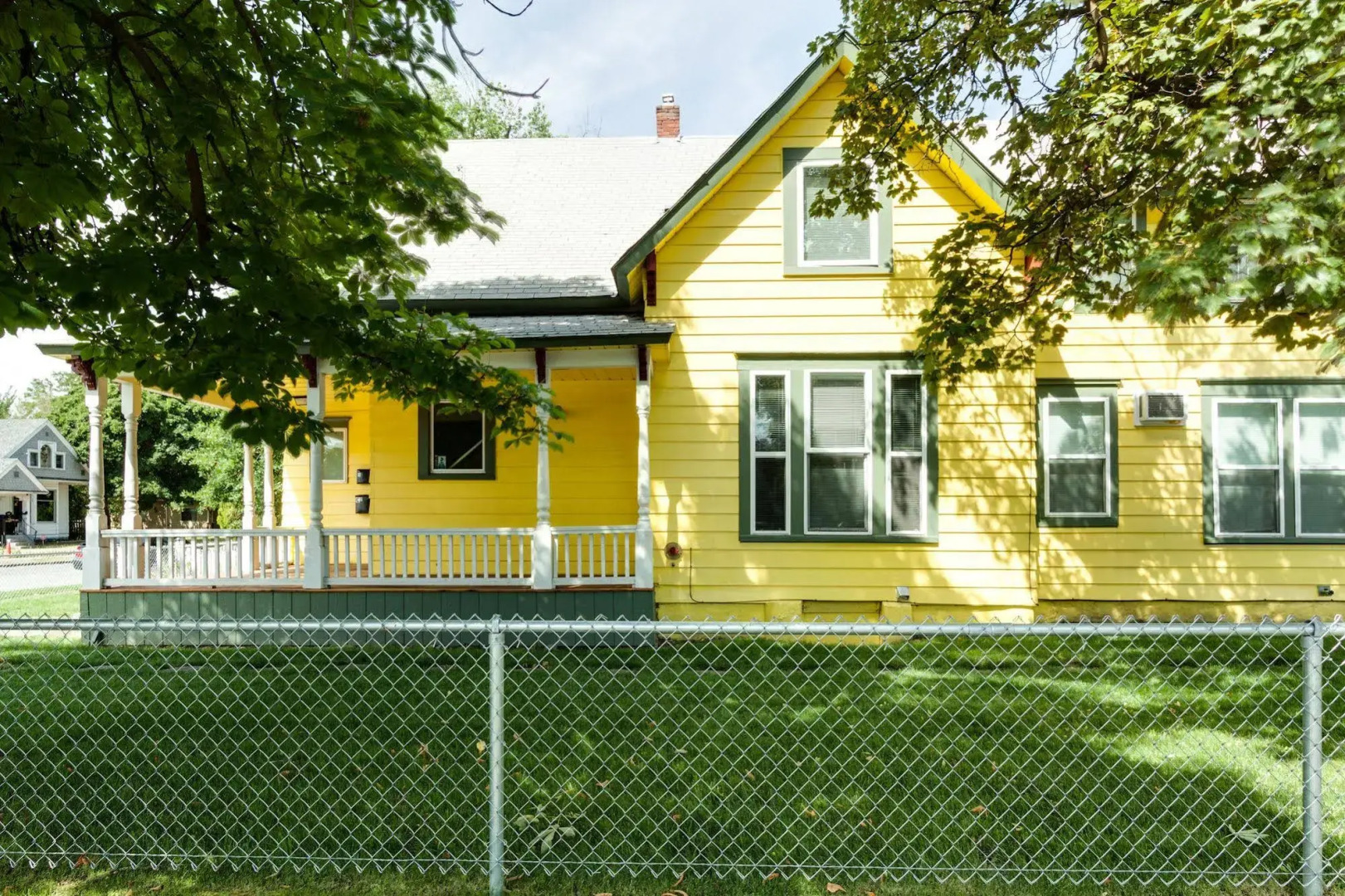 Maple Leaf Manor Suites