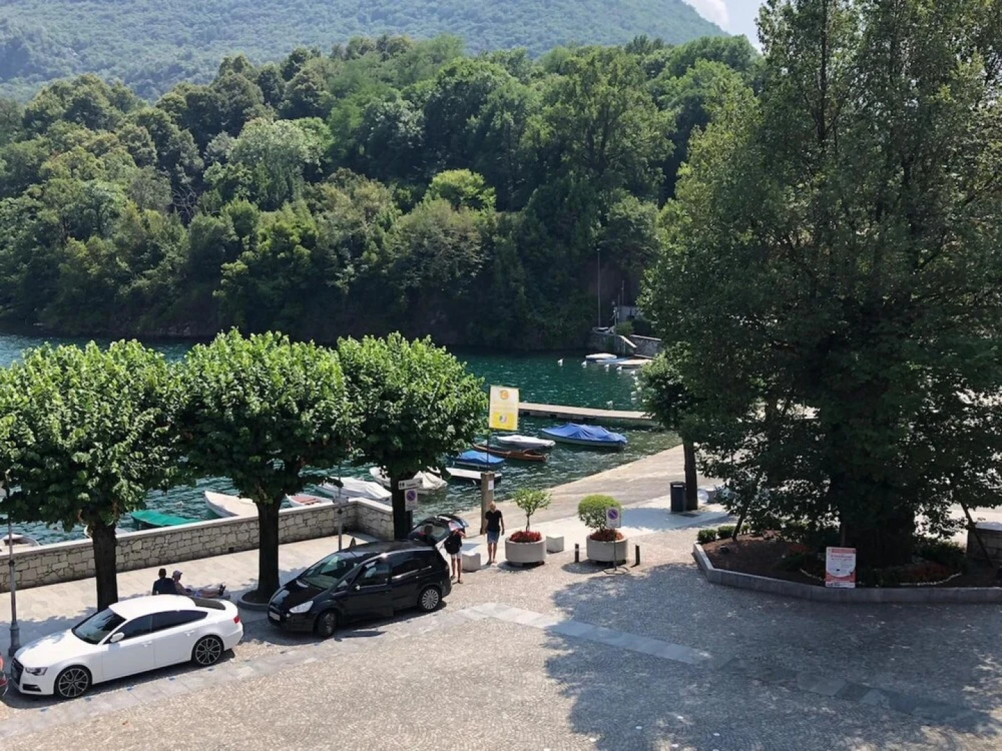 Carola A Tastefully Furnished Apartment Lakefront