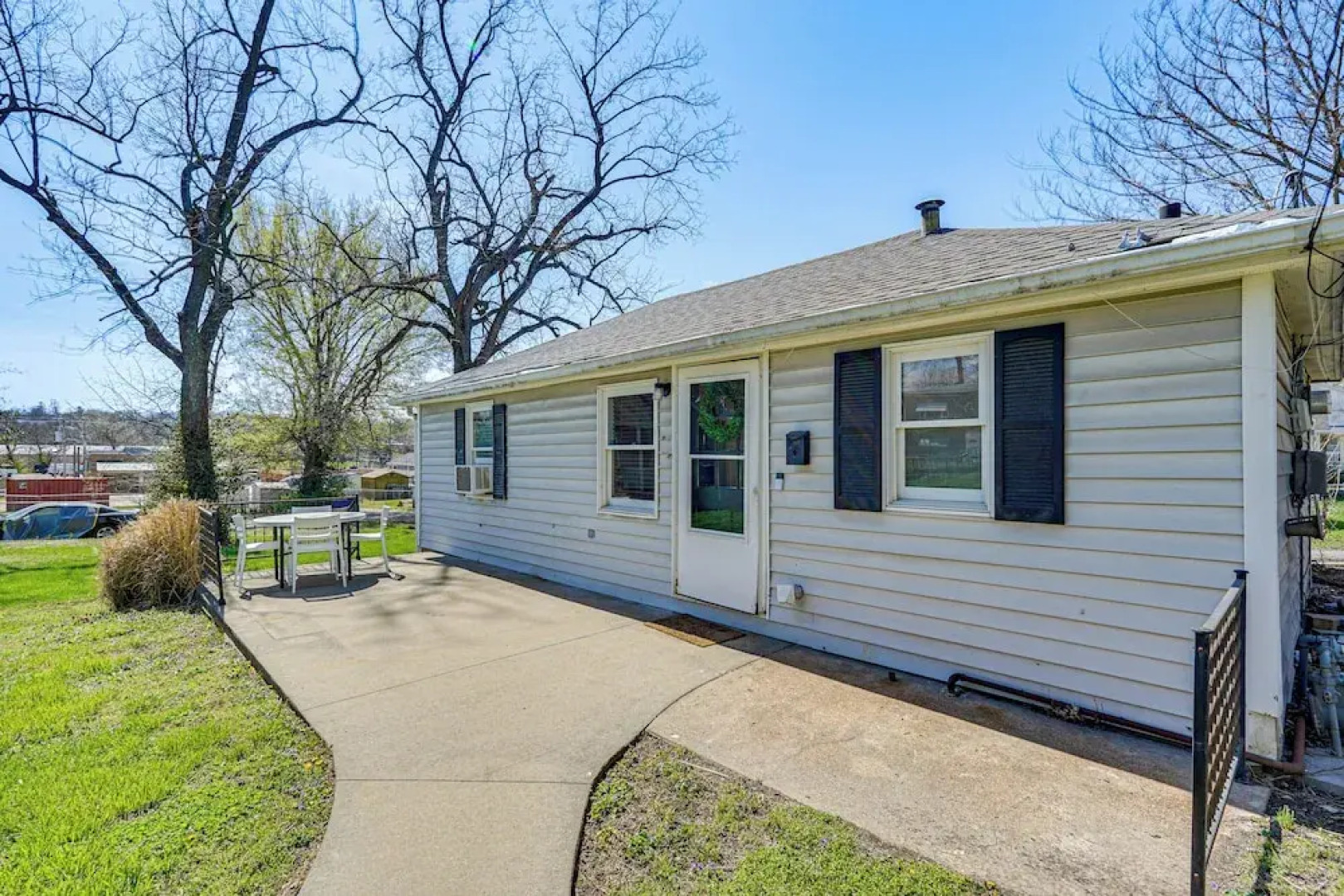 Jefferson City Bungalow: Hot Tub & Patio!