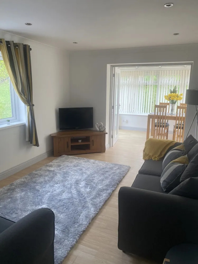 Beautiful 2 Bed Bungalow in Laugharne Situated