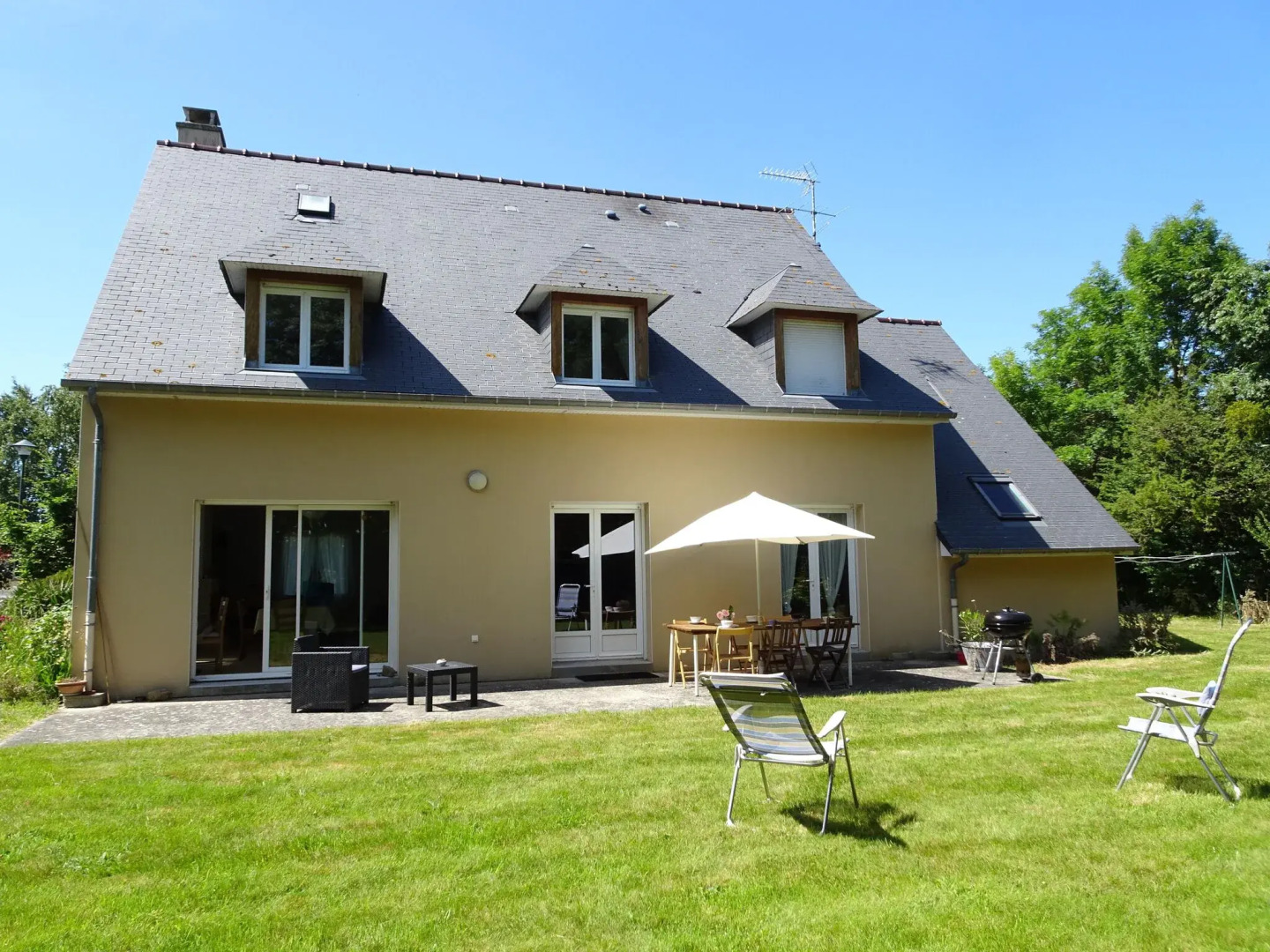 Spacious Holiday Home Located in the Heart of the bay of Mont St Michel