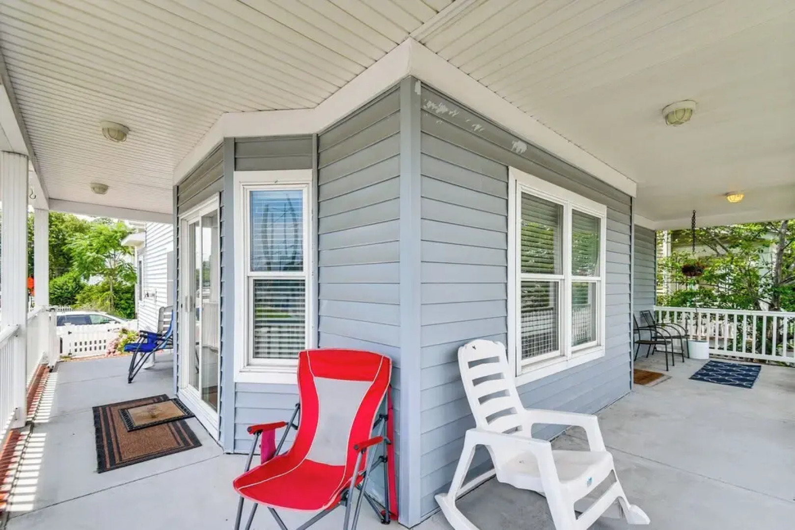 Inviting Norfolk Family Retreat: 1 Block to Beach!