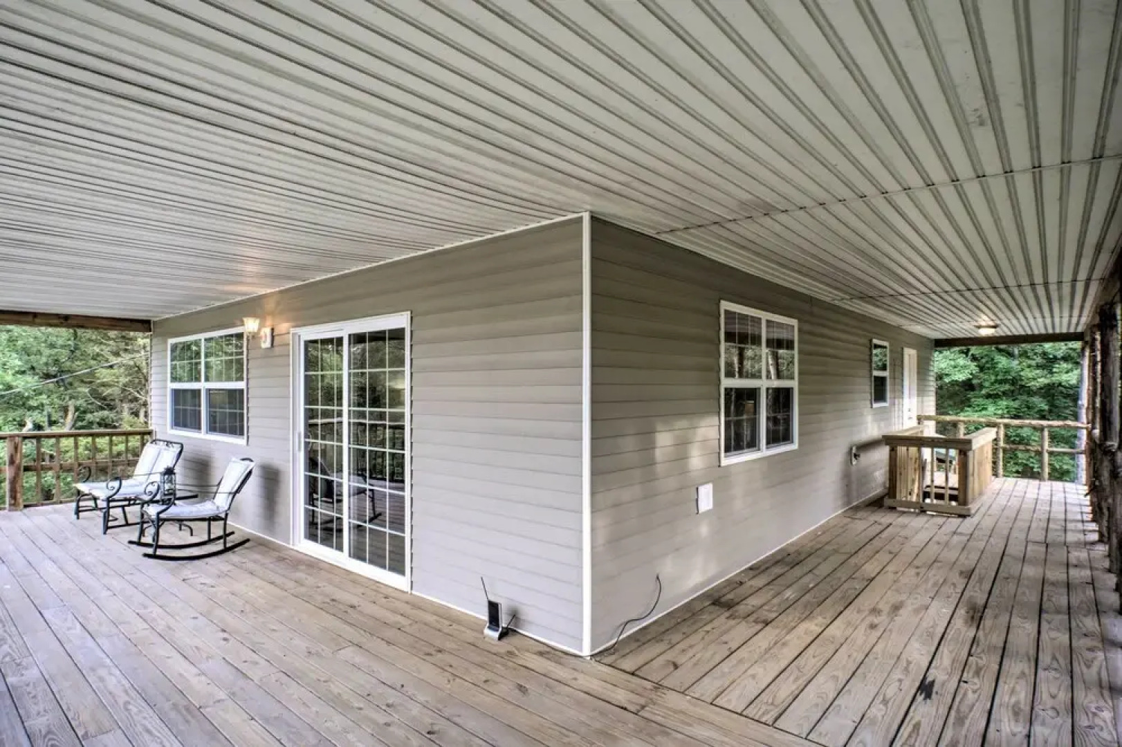 Lakeside Blue Eye Escape w/ Game Room & Hot Tub!