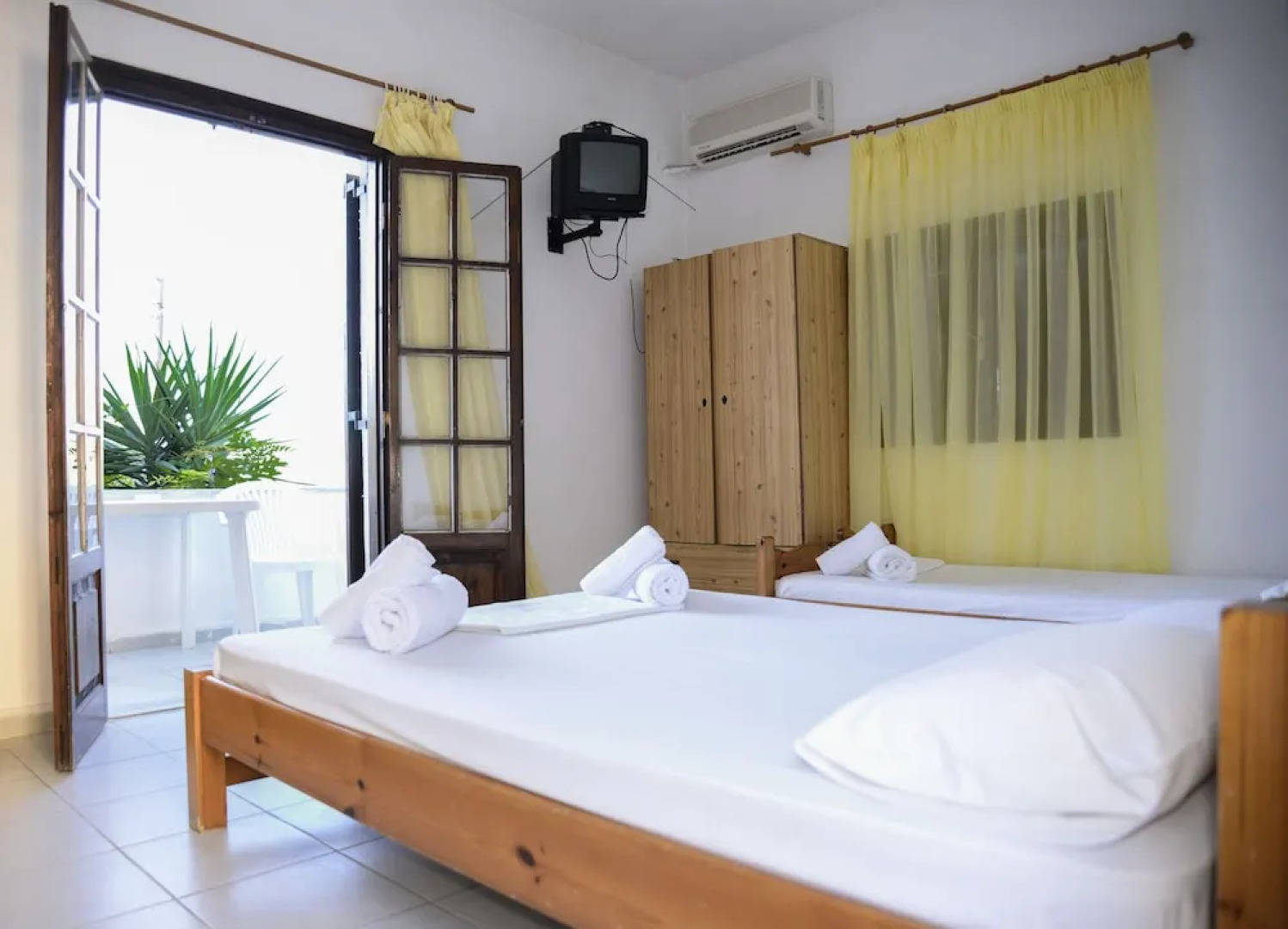 Corfu Room apartments,in a lush greeness hill for piecefull holidays