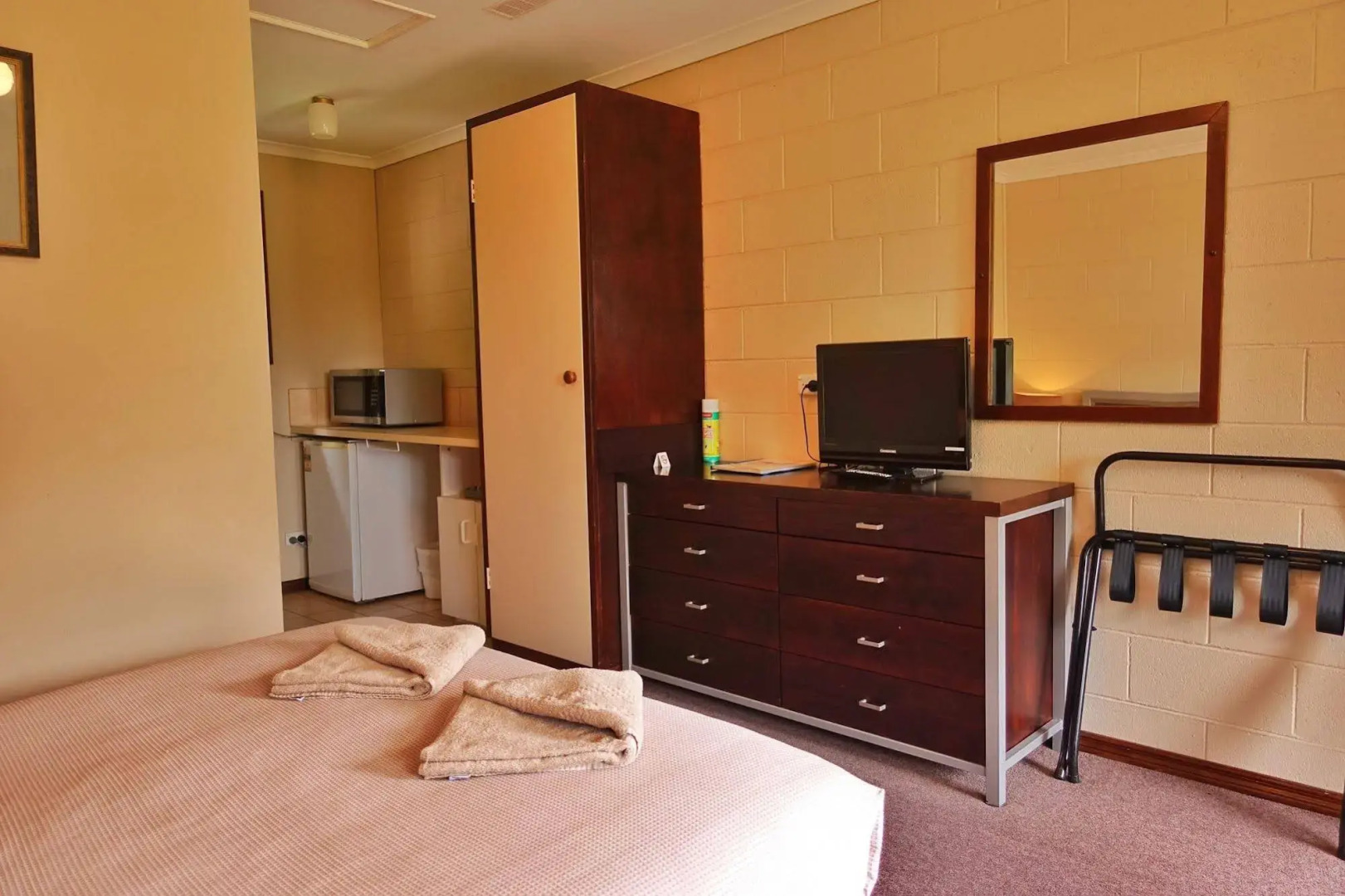 Twelve Apostles Motel & Country Retreat