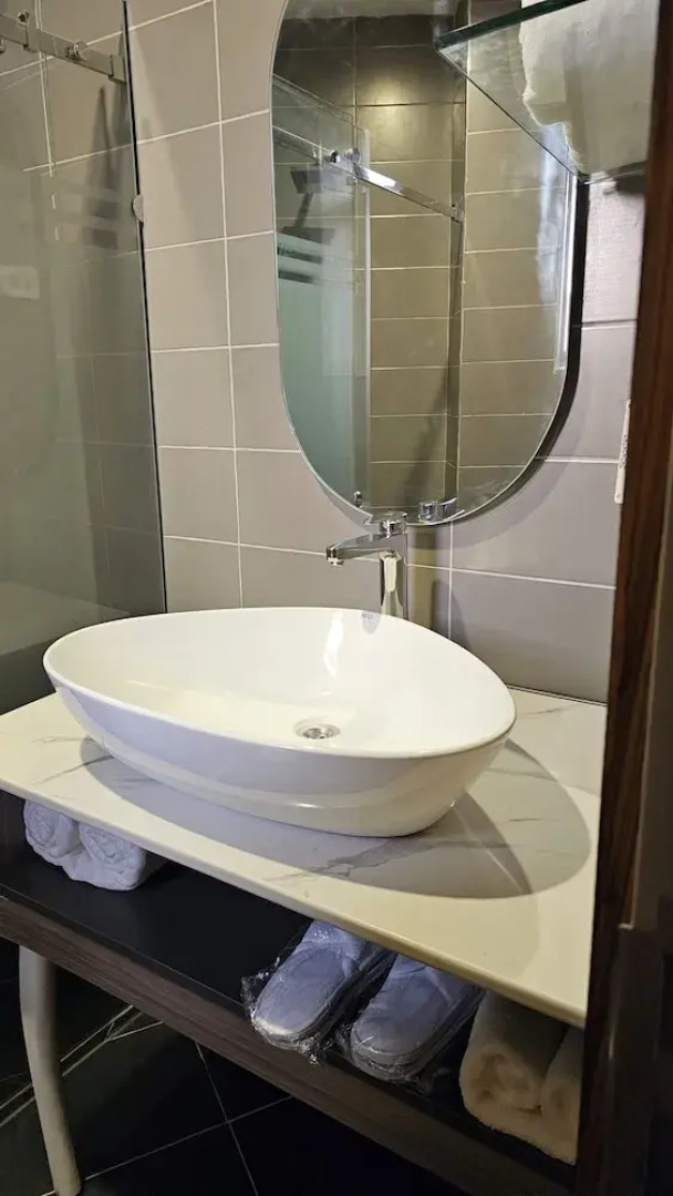 Grik Hotel - Entebbe