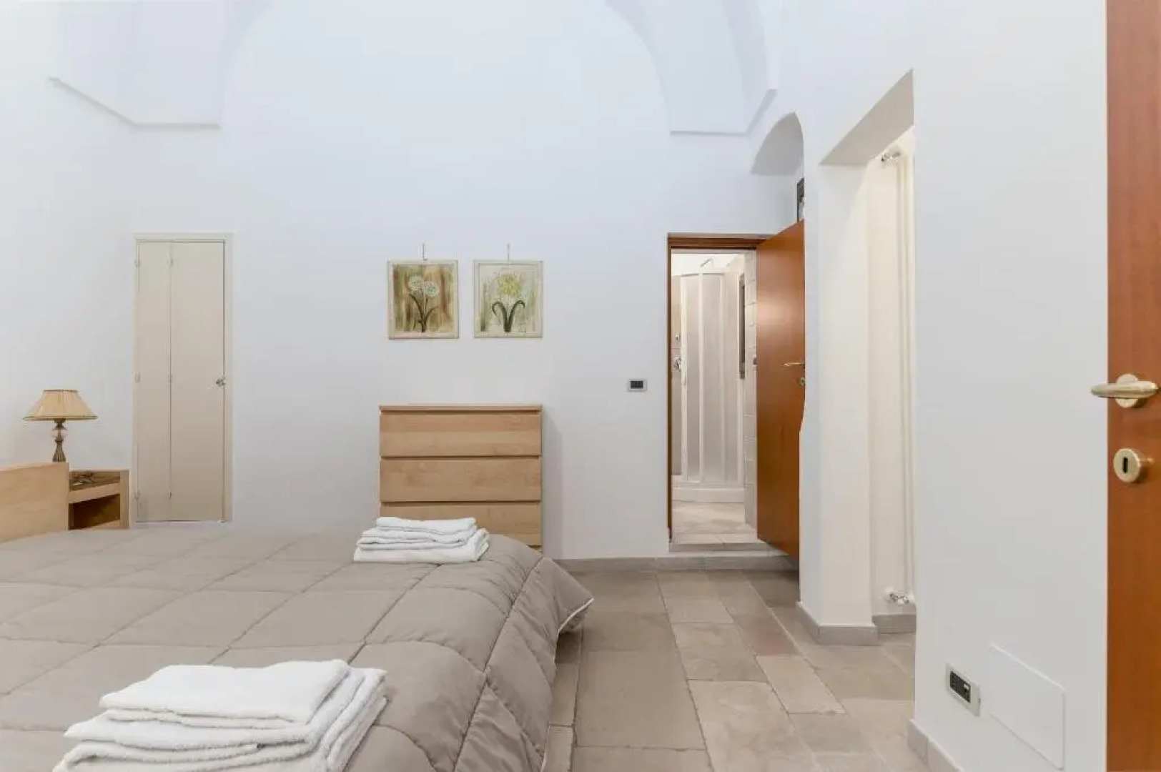 White House Flats & Studios