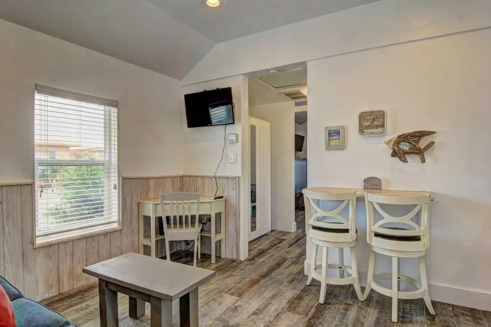 Coastal - 1 Br Home