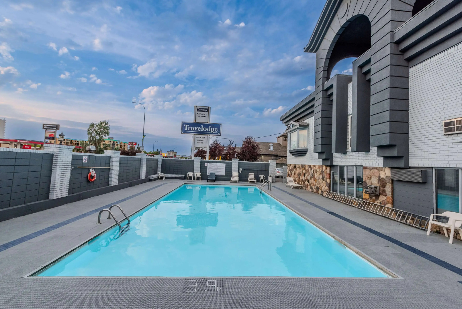 Travelodge by Wyndham Calgary South