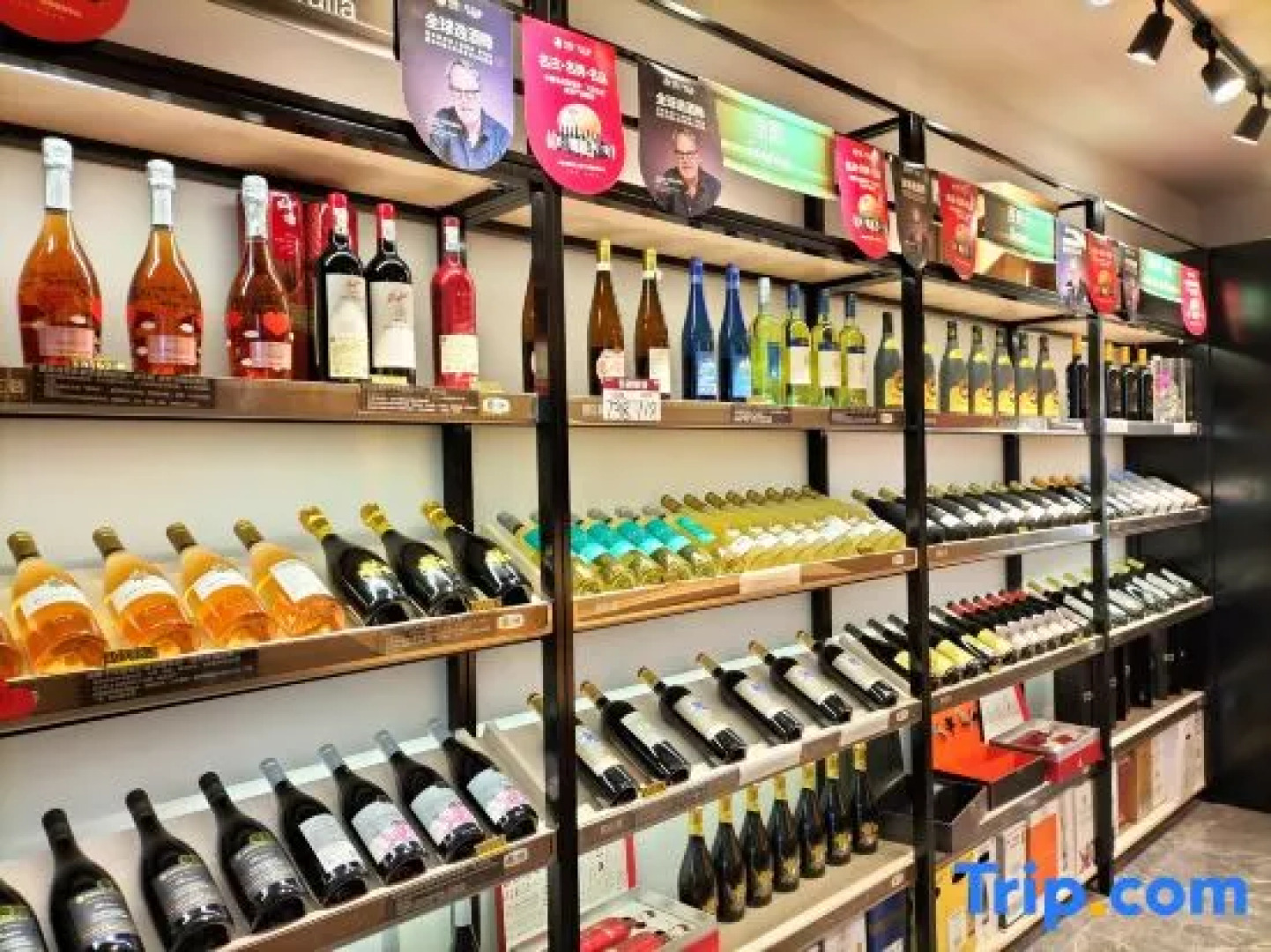 Lingyuan International Hotel