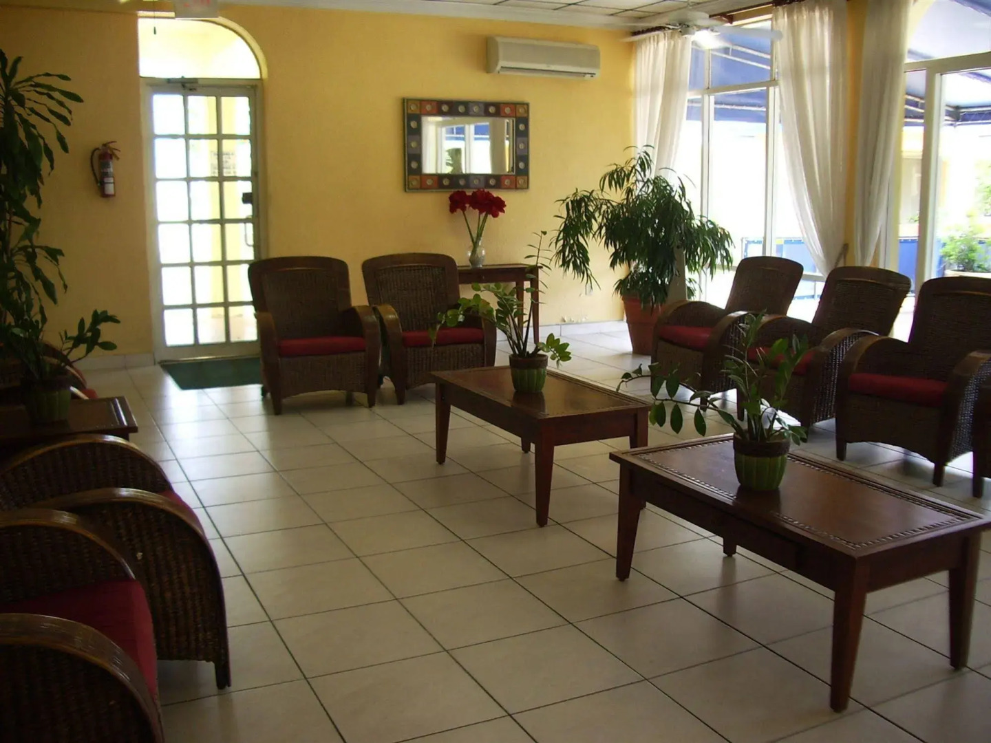 Royal Islander Hotel