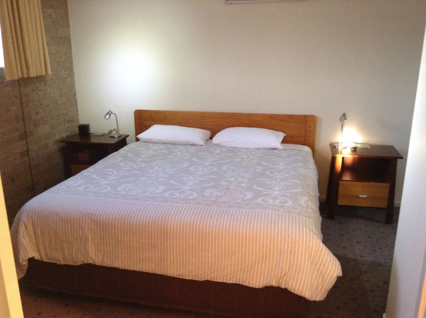 Ashton Townhouse Motel & Suites