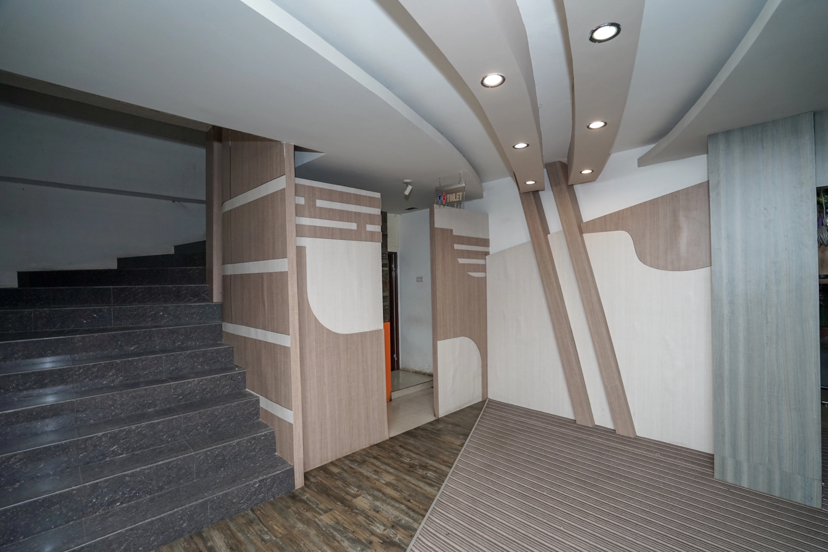 OYO 736 Hotel Best Skip