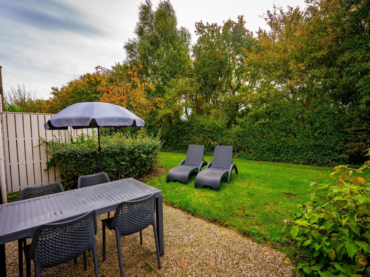 Restyled Bungalow With Dishwasher, Near the Beach