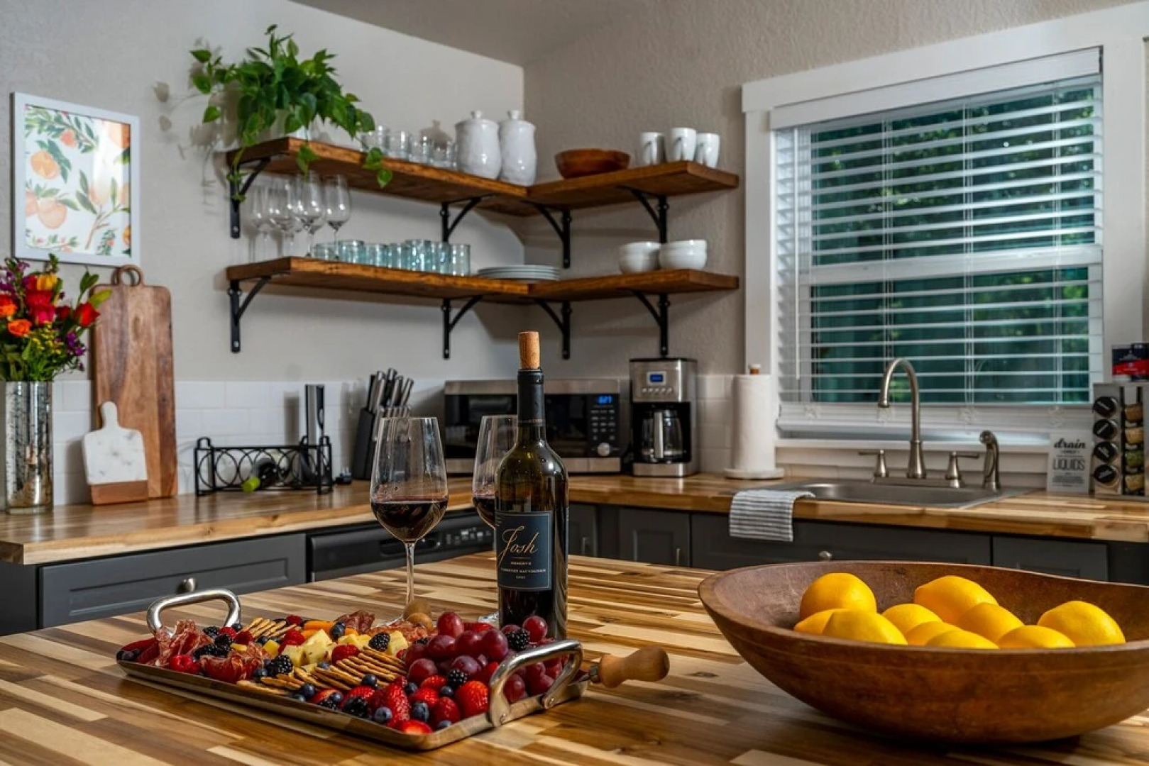 Luxury Retreat Cowboy Pool and Fire Pit With 6 Mins to Town