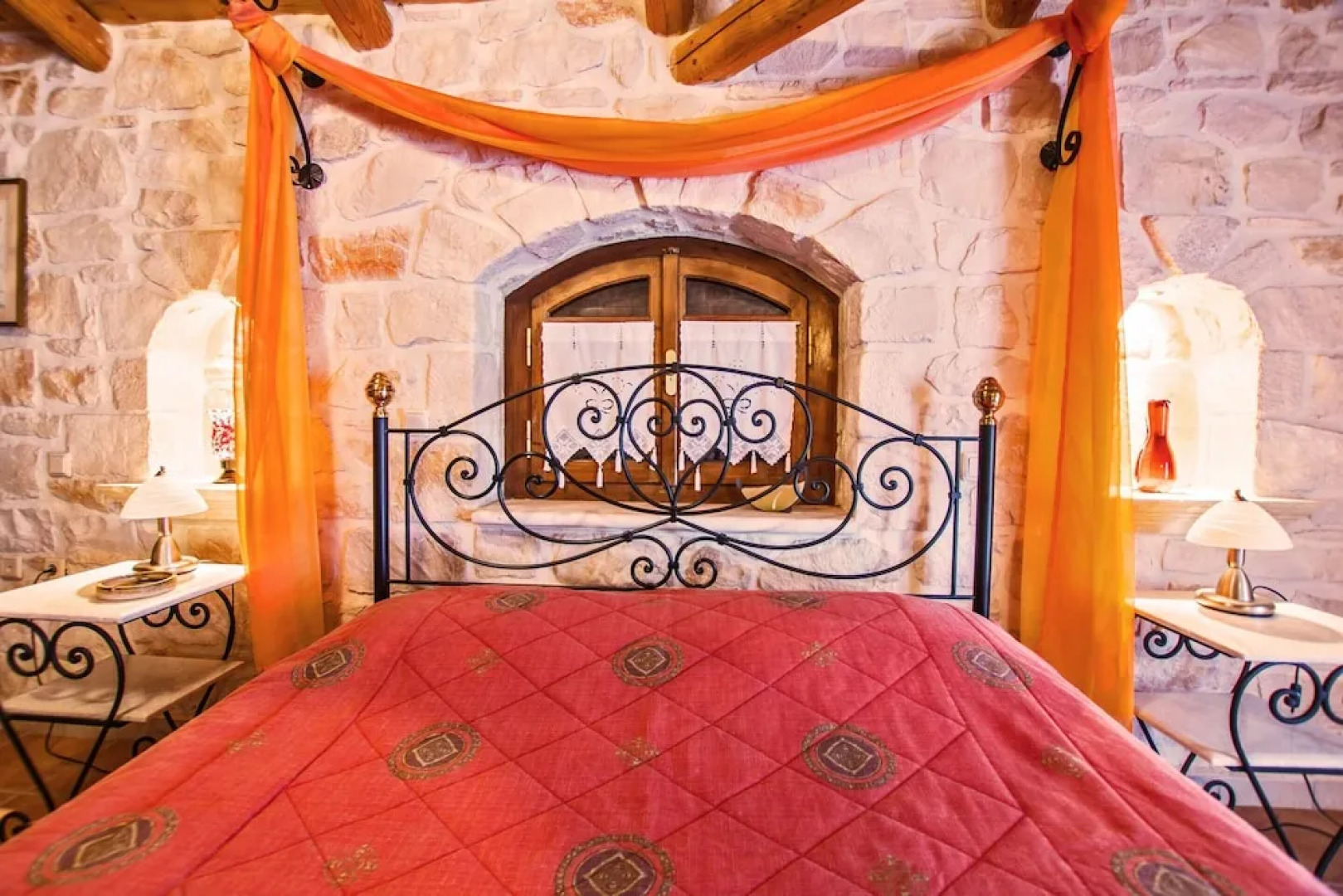 The Vivian - Luxury Stone Villa