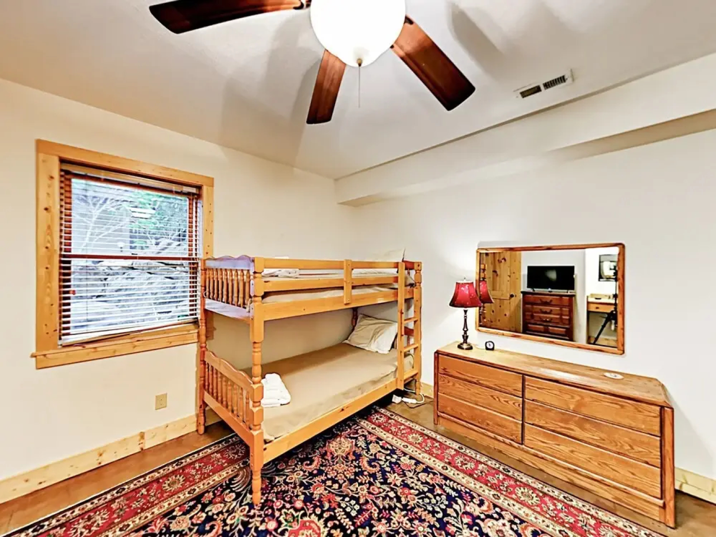 Linger Longer Lodge - 8 Br Home