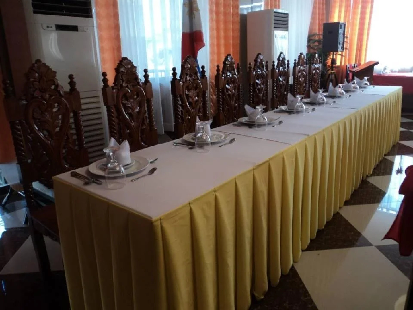 Royal Crest Hotel Restaurant and Sports Centrum