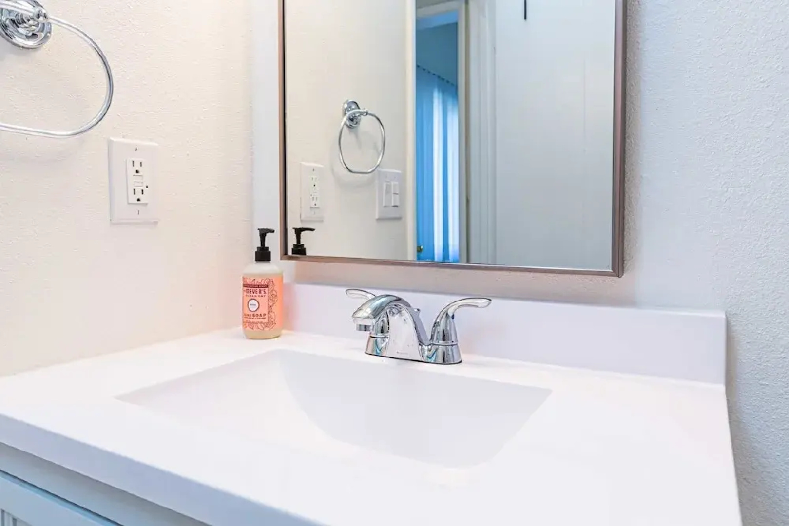 Chic Historic Route 66 Home - Ideal for Relaxation