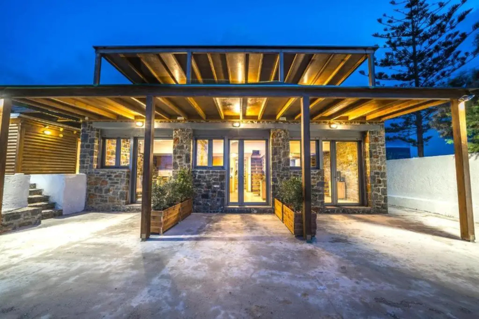 TerraZeus - Stone House Beachfront 1