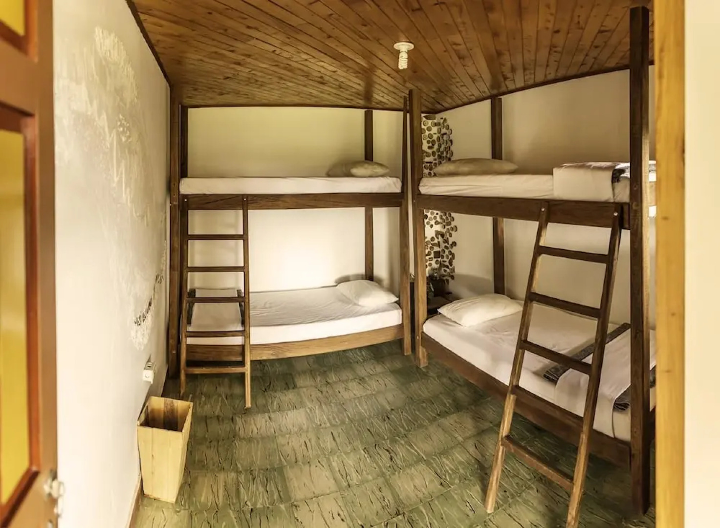 Casa Kayam Hostal y Residencia Artistica